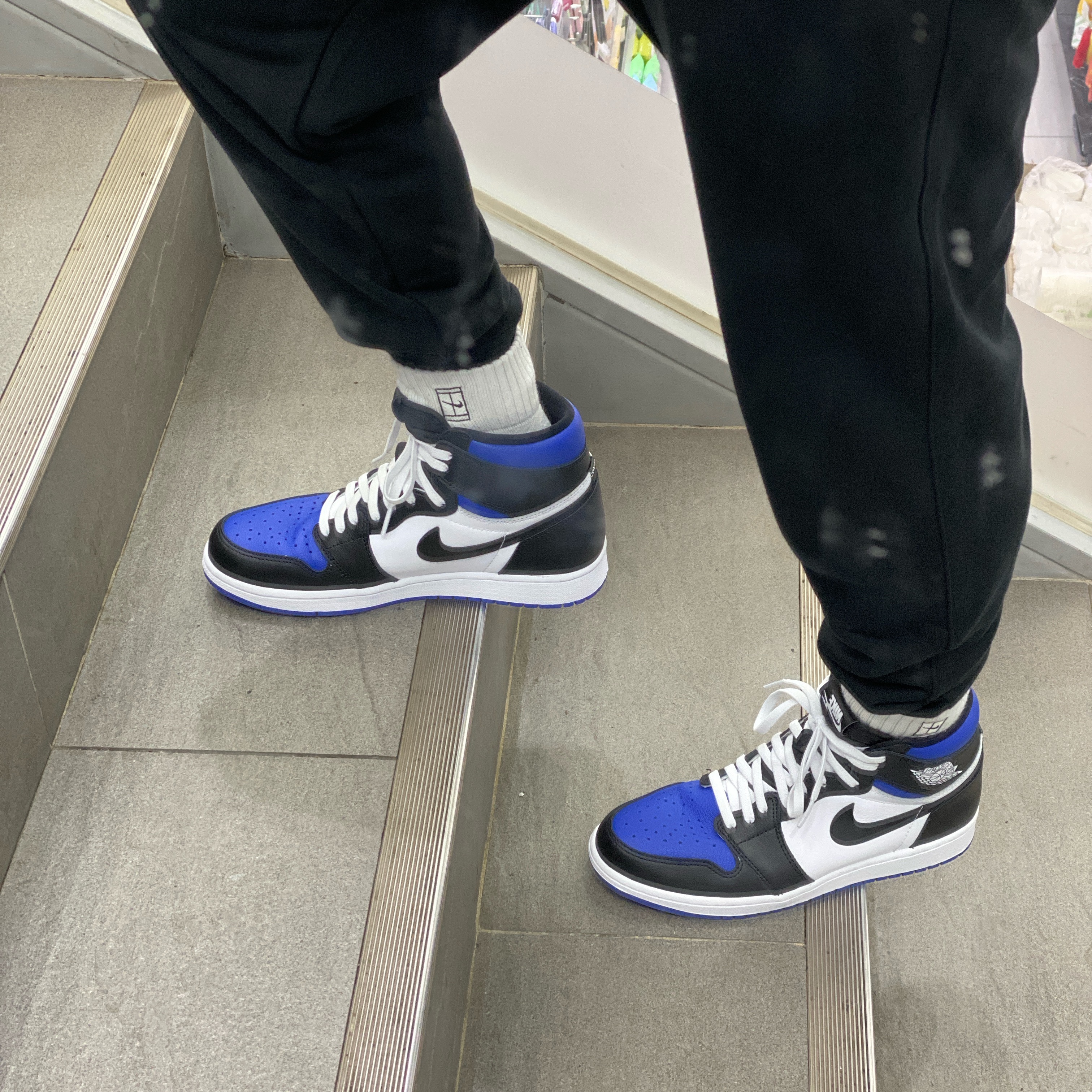 Jordan 1 Retro High OG Royal Toe 착용 스타일 - 4