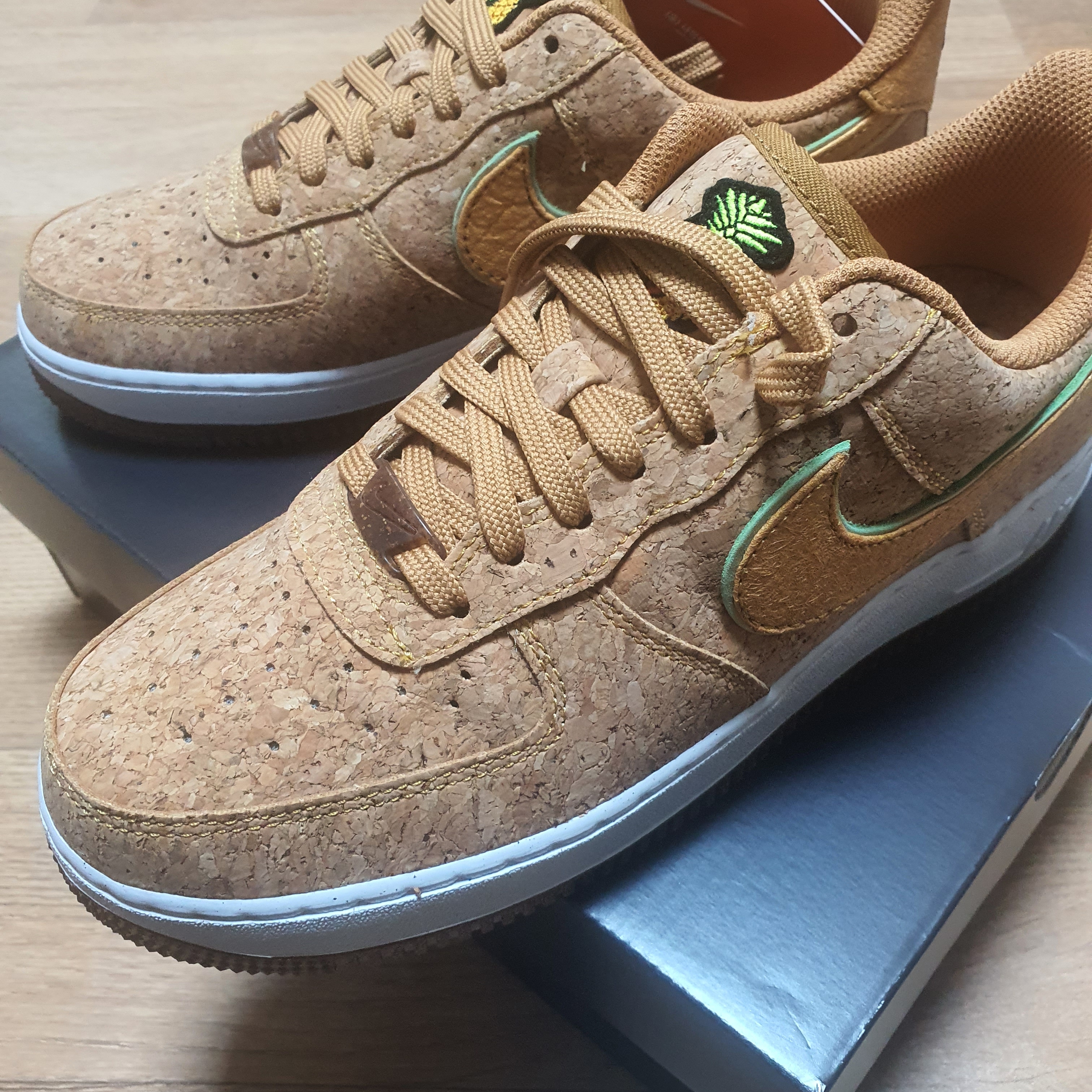 Nike Air Force 1 '07 PRM Pineapple Cork 착용 스타일 - 2