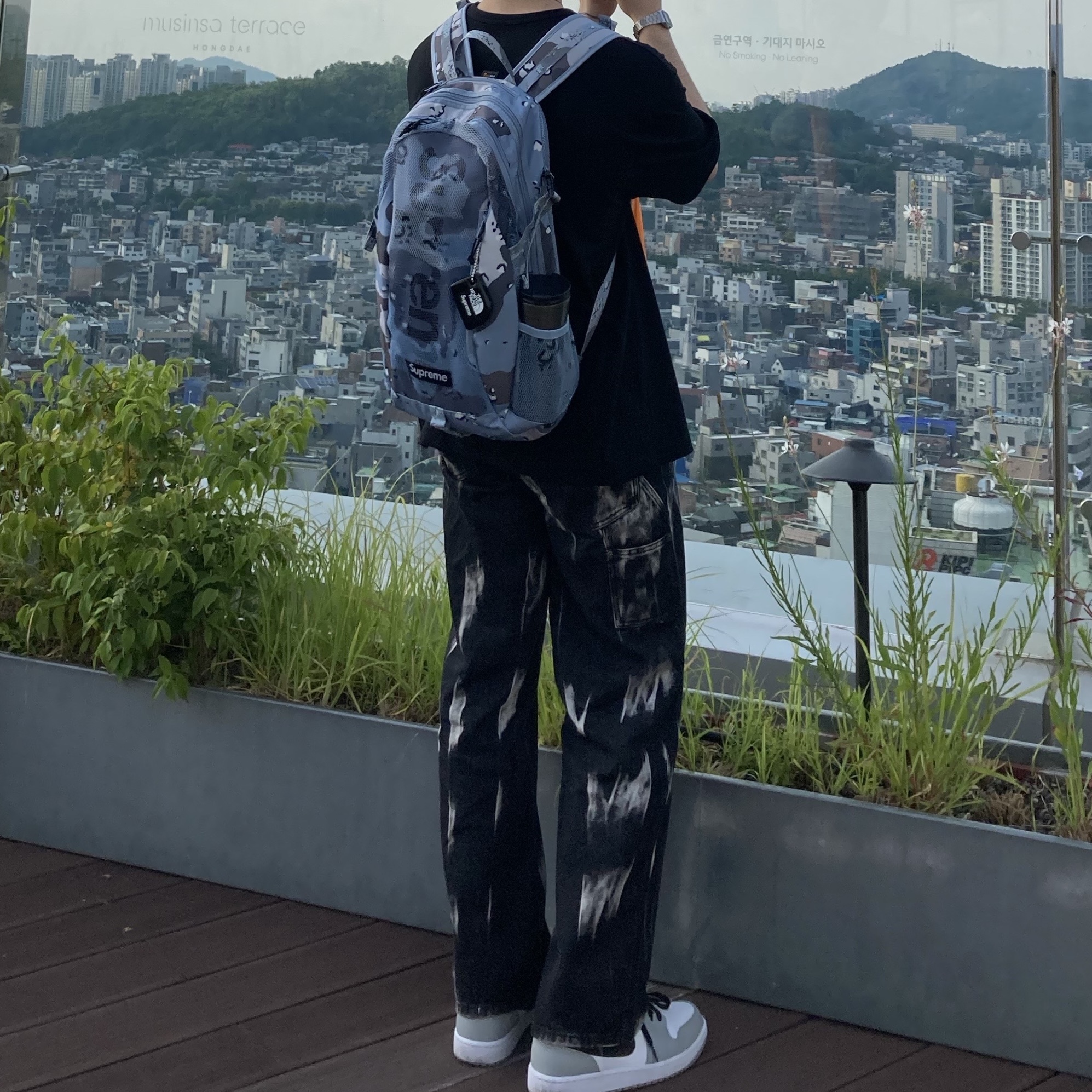 Supreme x The North Face Floating Keychain Black - 20SS, Supreme Backpack Blue Chocolate Chip Camo - 20SS 착용 스타일