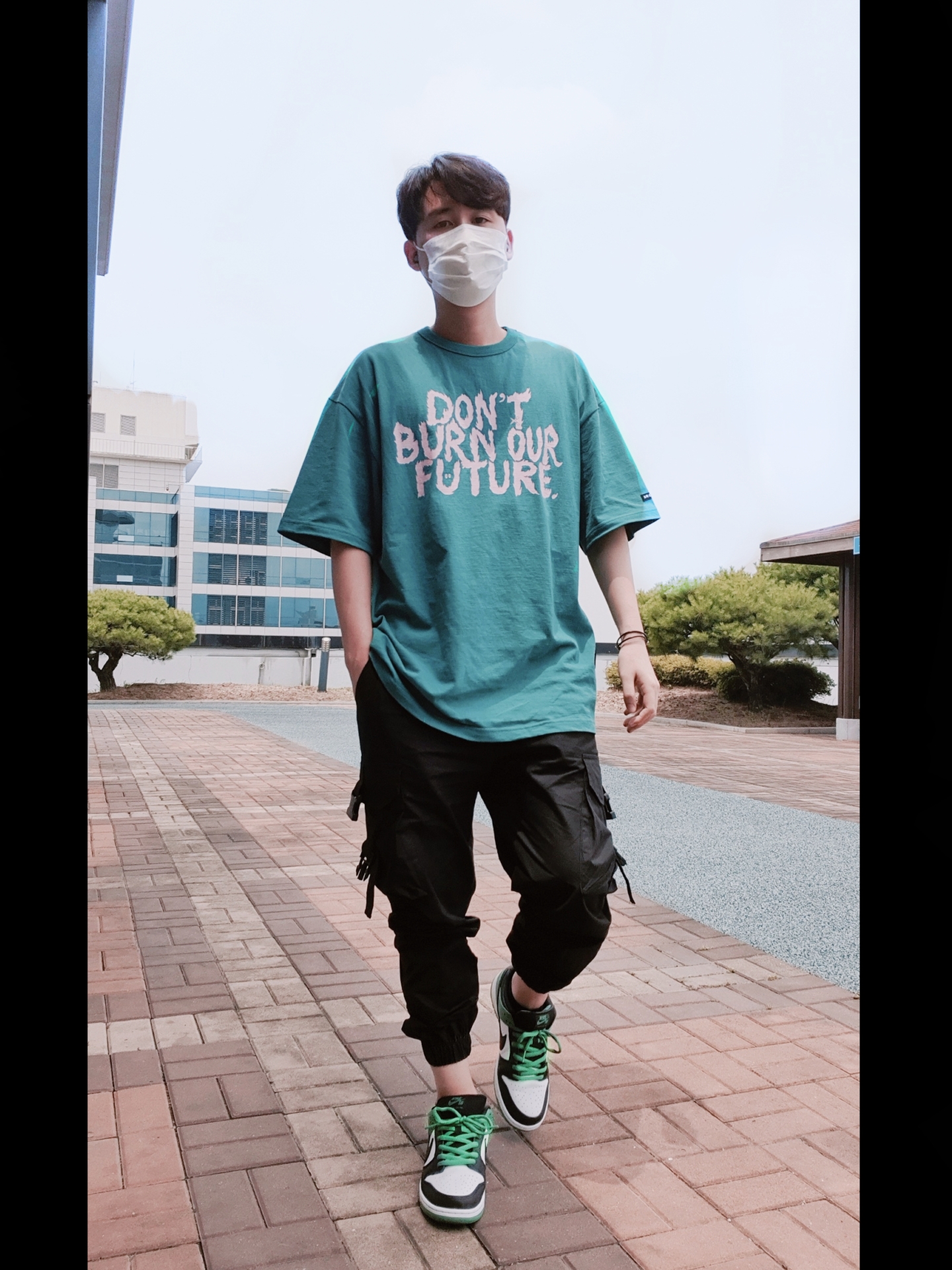 Nike SB Dunk Low Pro Black and Classic Green 착용 스타일