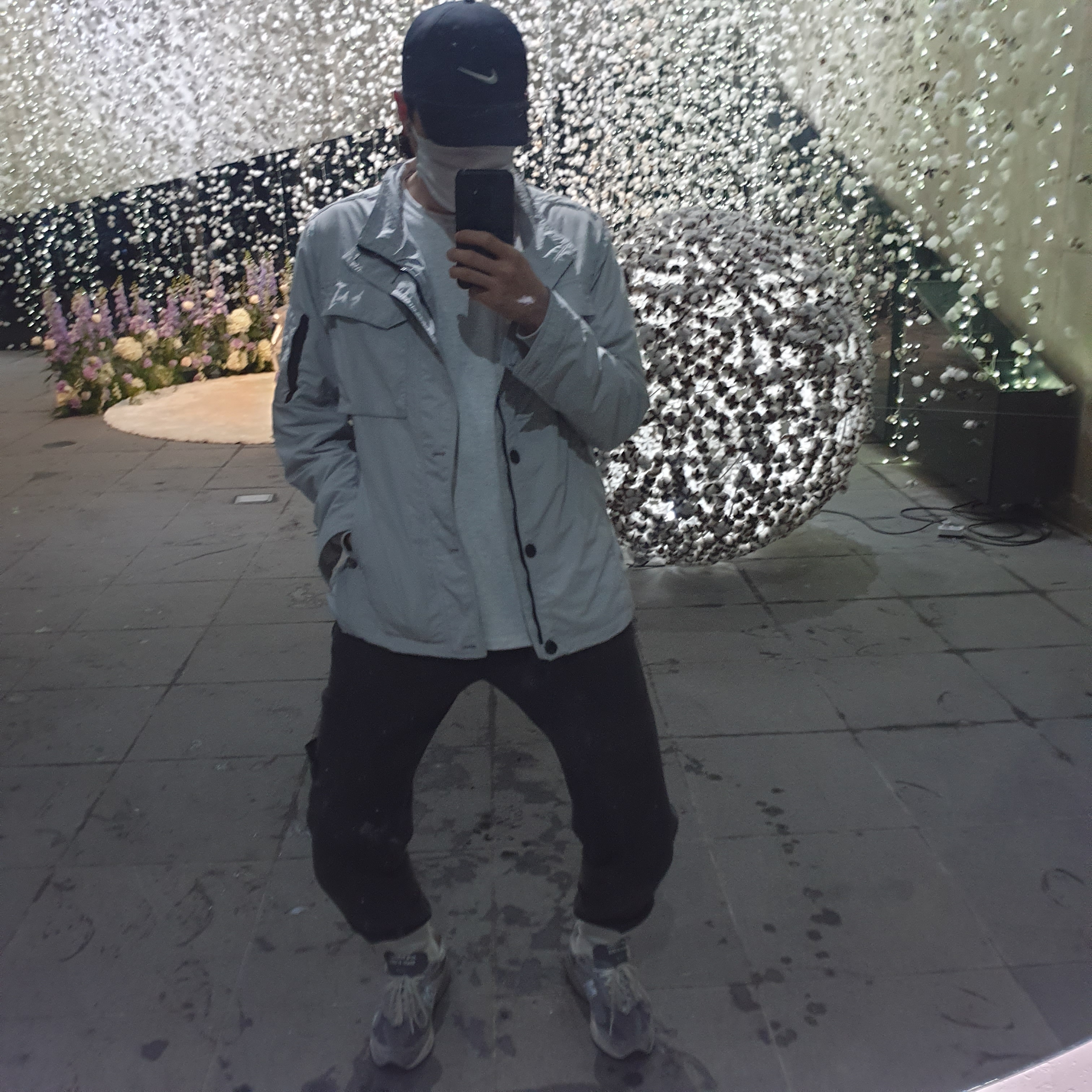 New Balance 993 Made in USA Grey - D Standard, Stone Island 64551 Cotton Fleece Cargo Pants Black - 21SS 착용 스타일