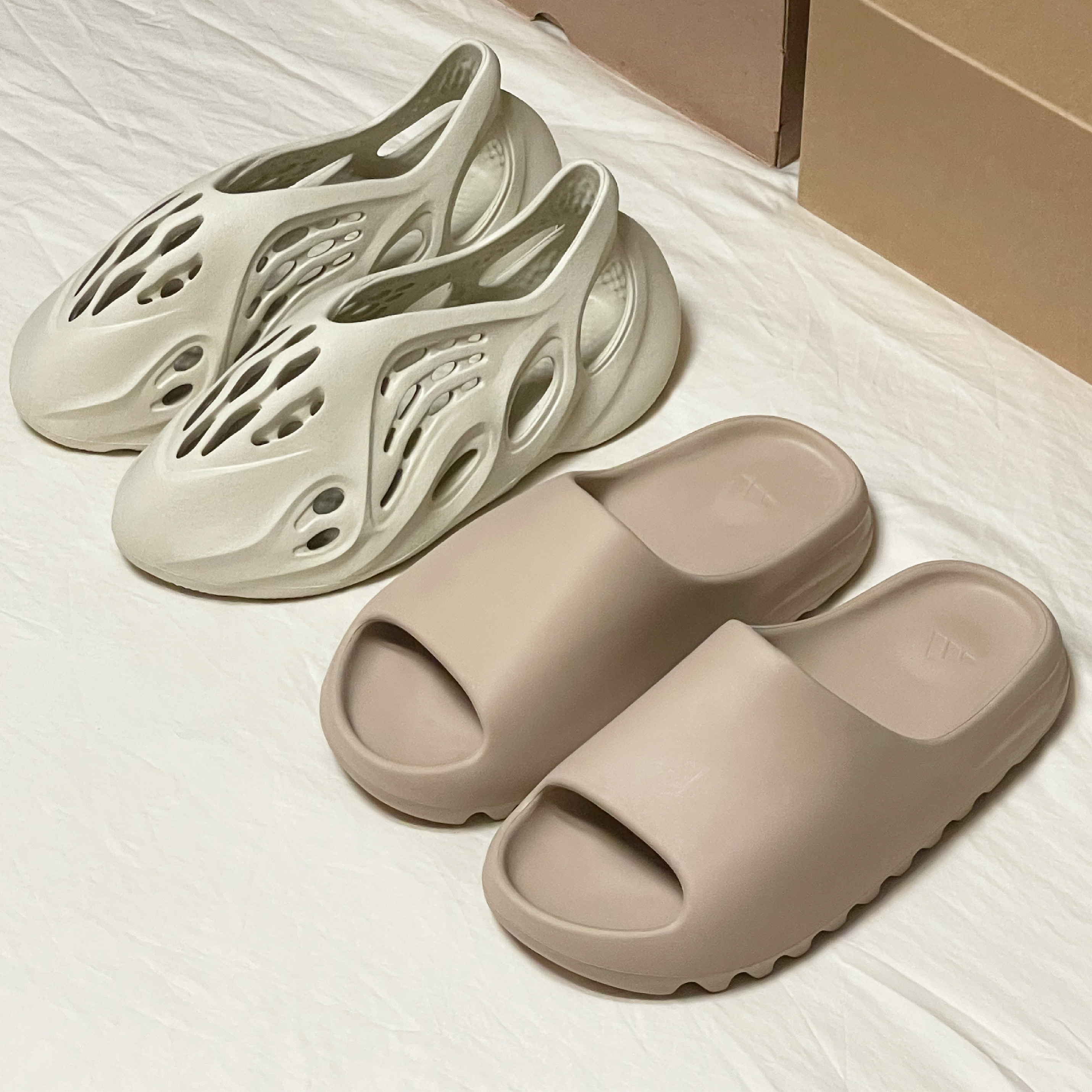 Adidas Yeezy Foam RNNR Sand, Adidas Yeezy Slide Pure 착용 스타일
