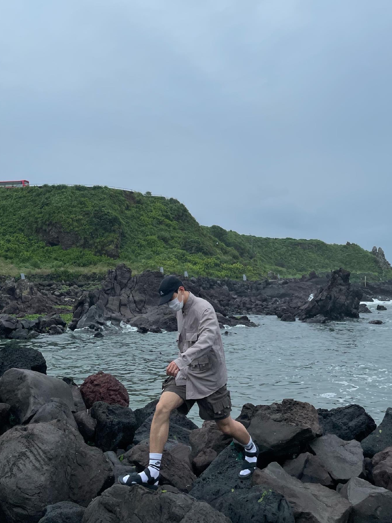 Nike ACG Devastation Trail Work Shirt Moon Fossil - US/EU, Nike ACG Cargo Shorts Ironstone - Asia 착용 스타일 - 3