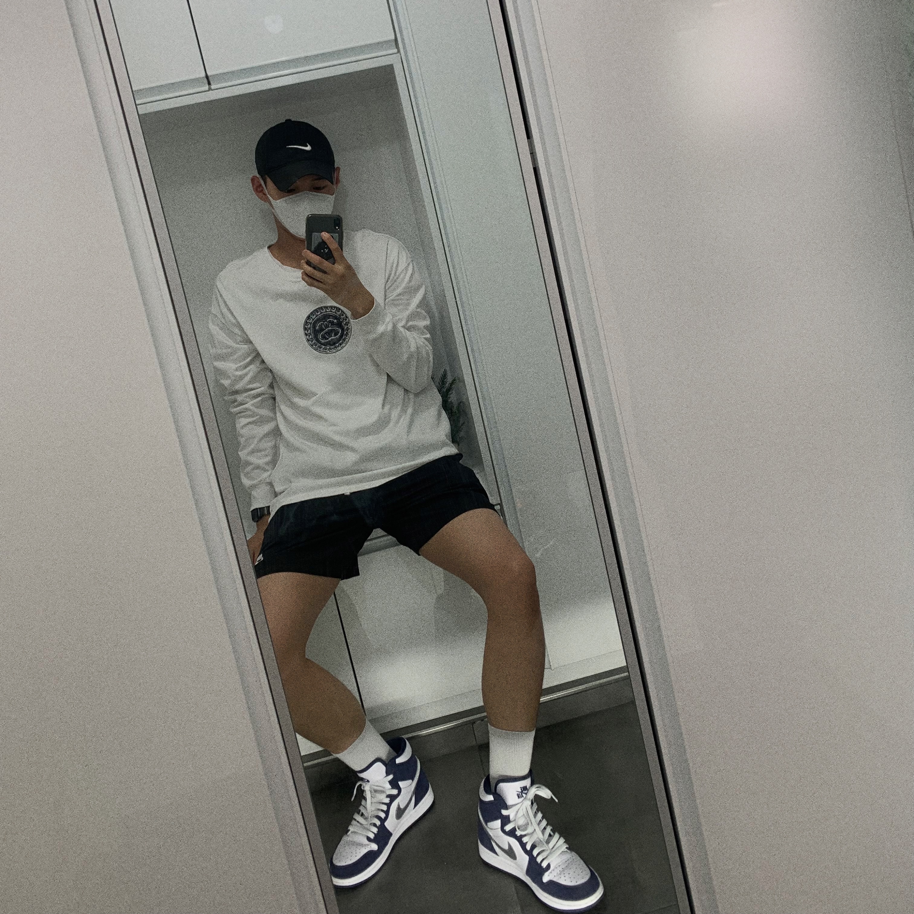 Nike x Stussy Big Swoosh LS T-Shirt White - US/EU, Jordan 1 Retro High OG CO.JP Midnight Navy 착용 스타일