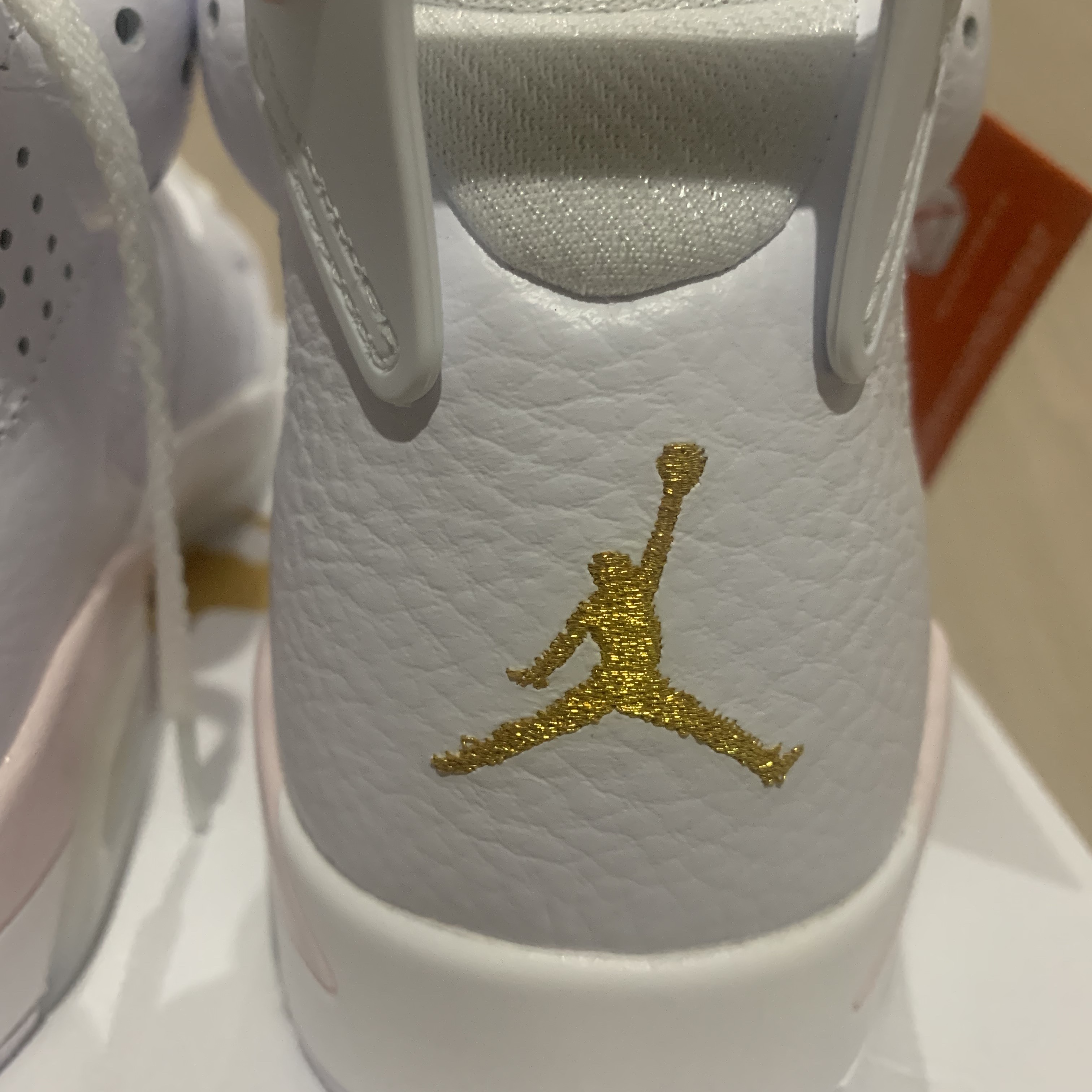 (W) Jordan 6 Retro Gold Hoops 착용 스타일 - 4