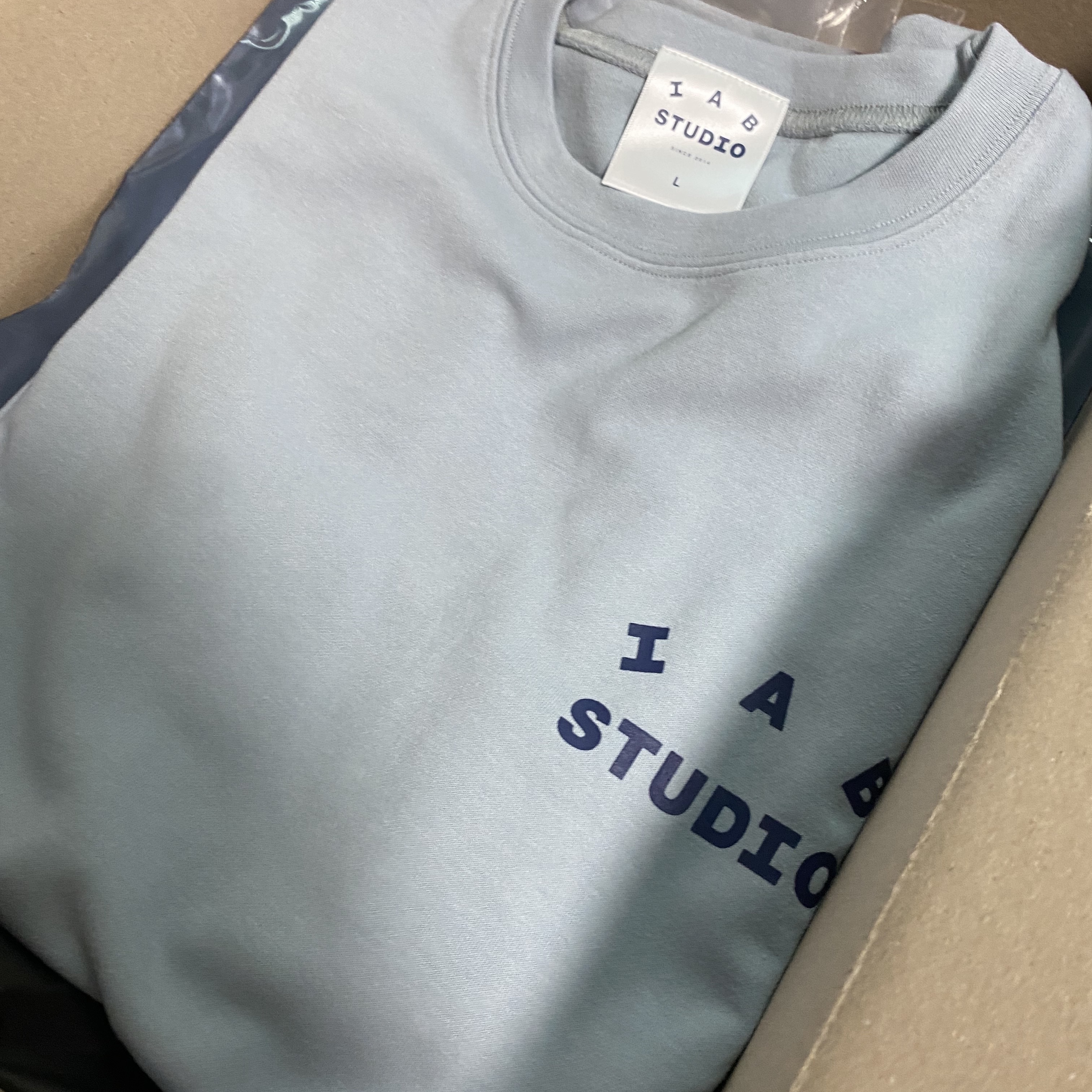 IAB Studio T-Shirt Ash Blue - 21SS, Nike Air Max 97 Triple White Wolf Grey 착용 스타일 - 2