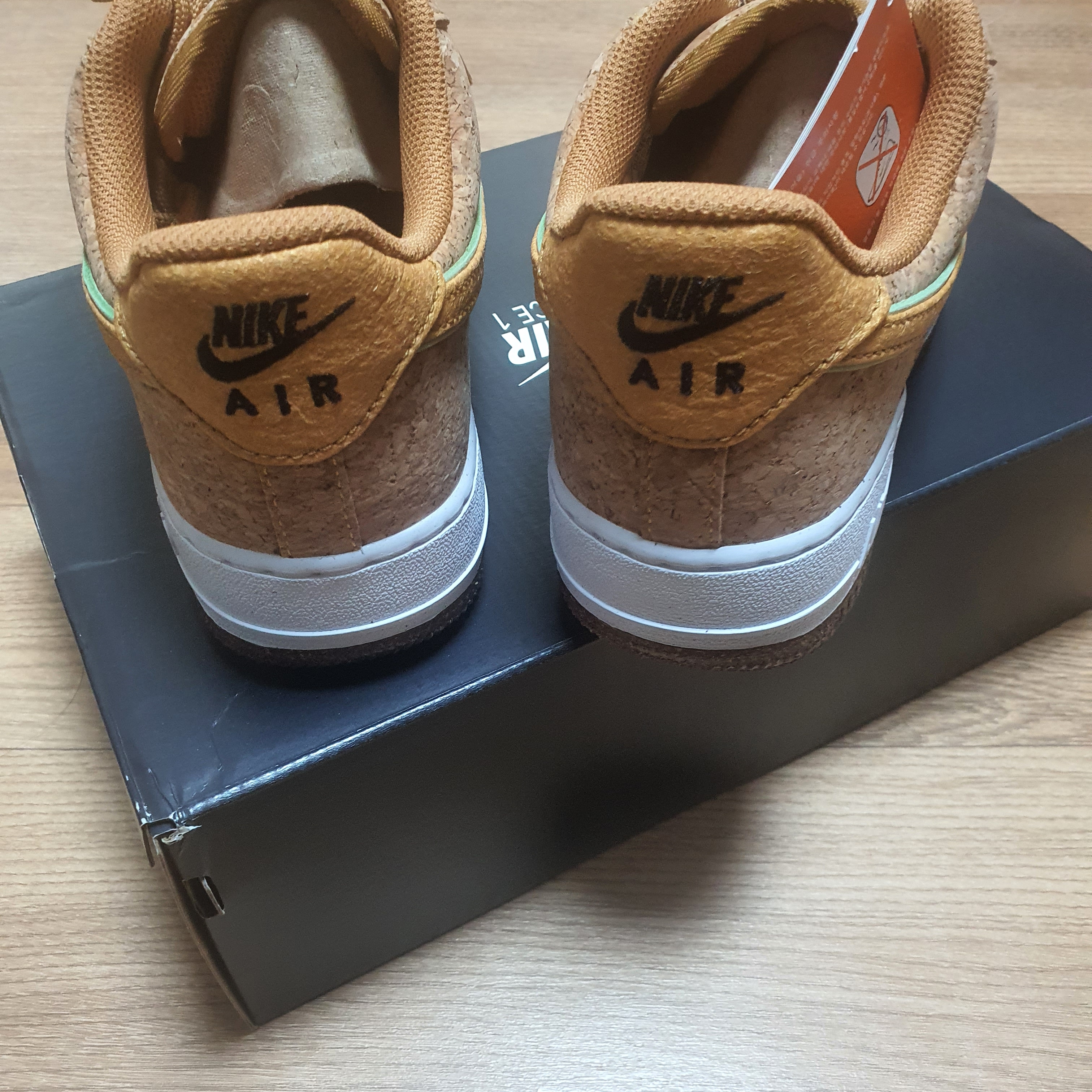Nike Air Force 1 '07 PRM Pineapple Cork 착용 스타일 - 3