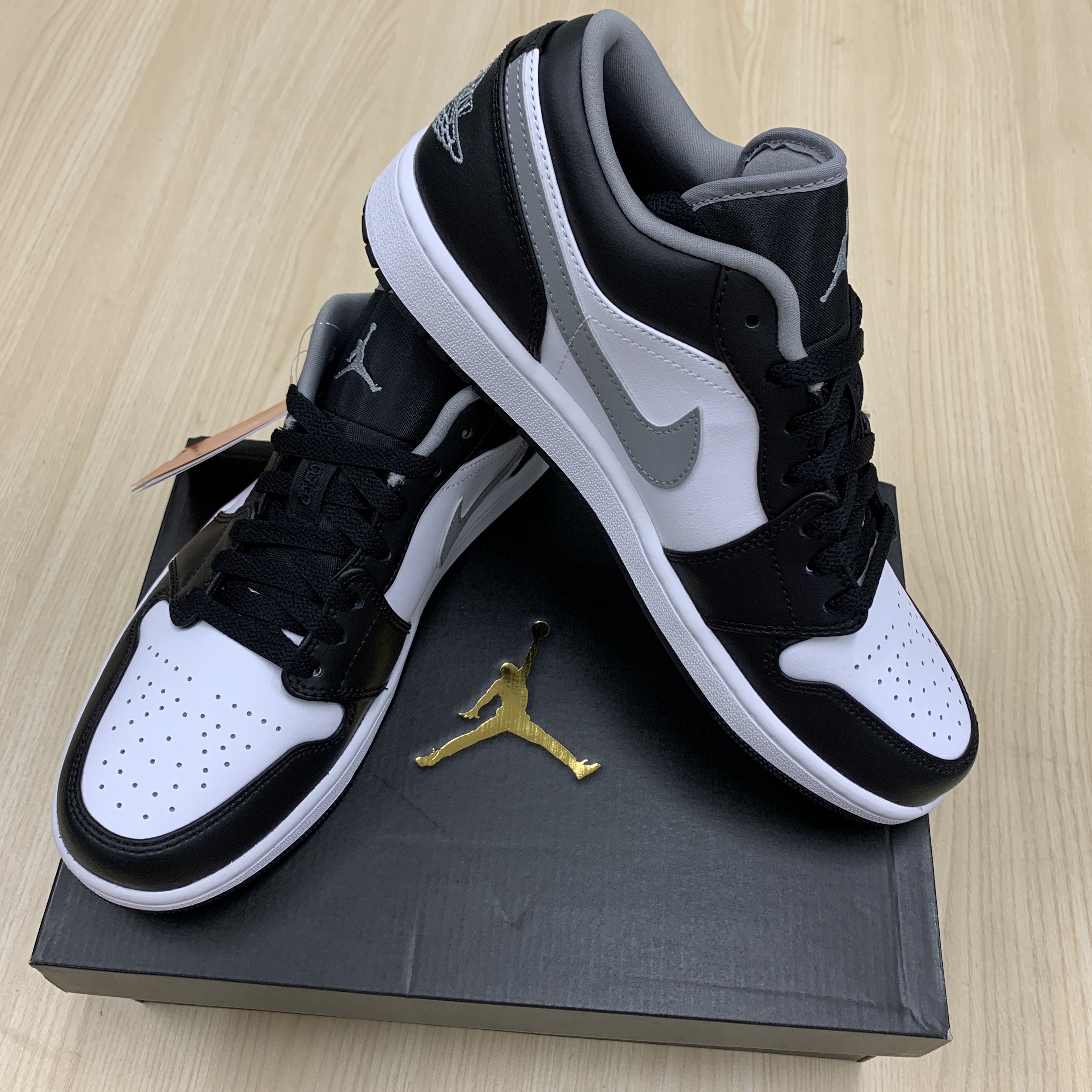Jordan 1 Low Black Particle Grey 착용 스타일