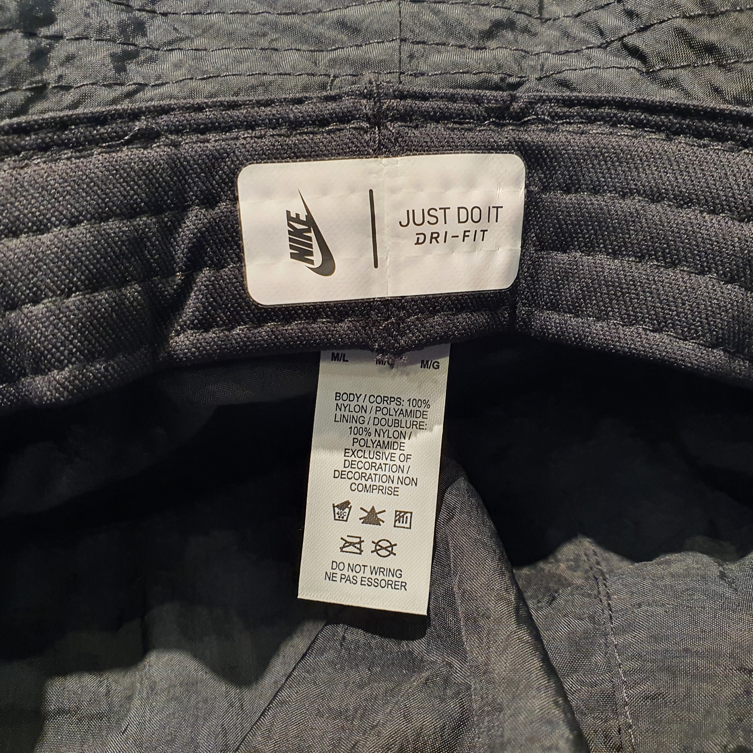 Nike x Stussy Bucket Hat Black 착용 스타일 - 2
