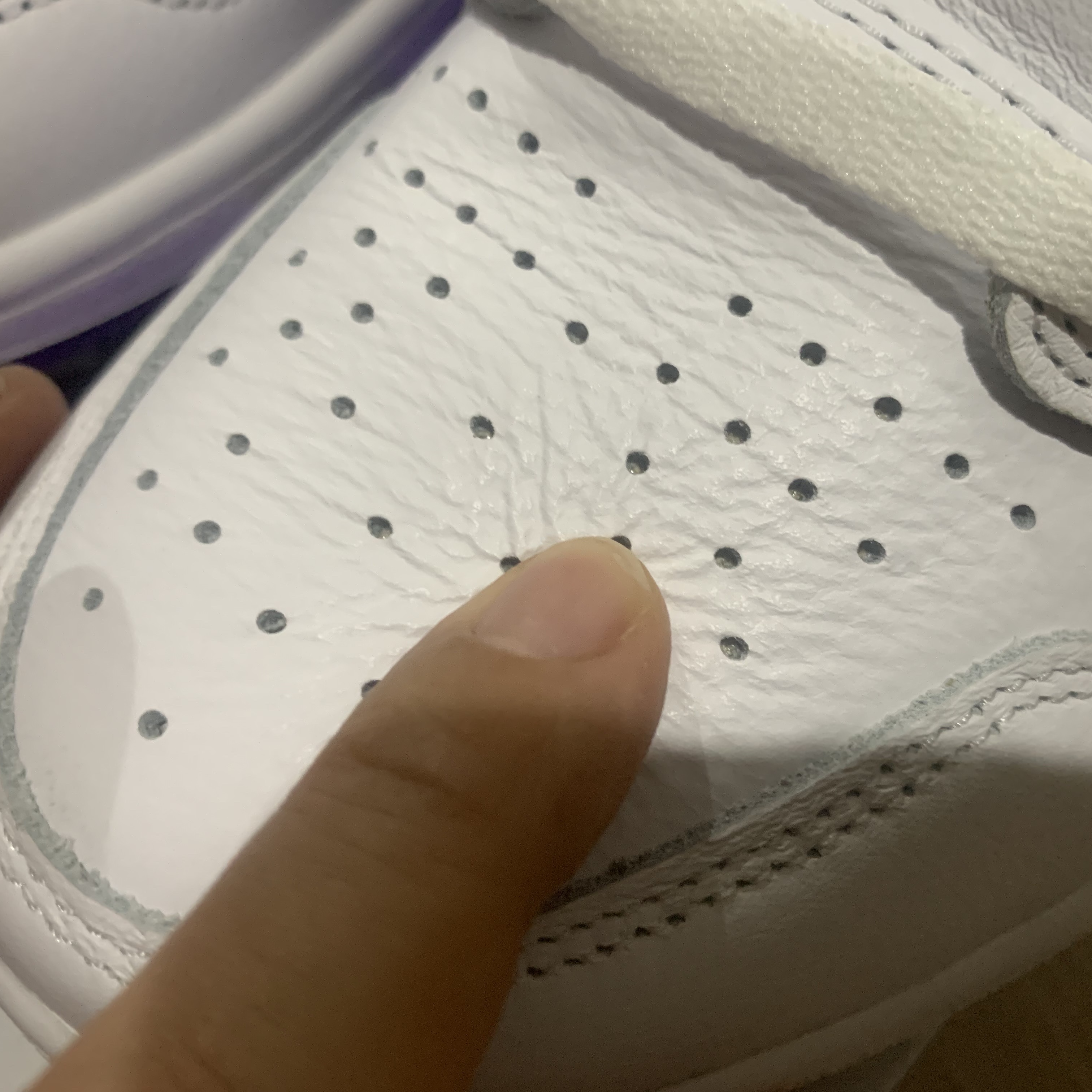 (W) Jordan 1 High OG Court Purple 착용 스타일 - 2