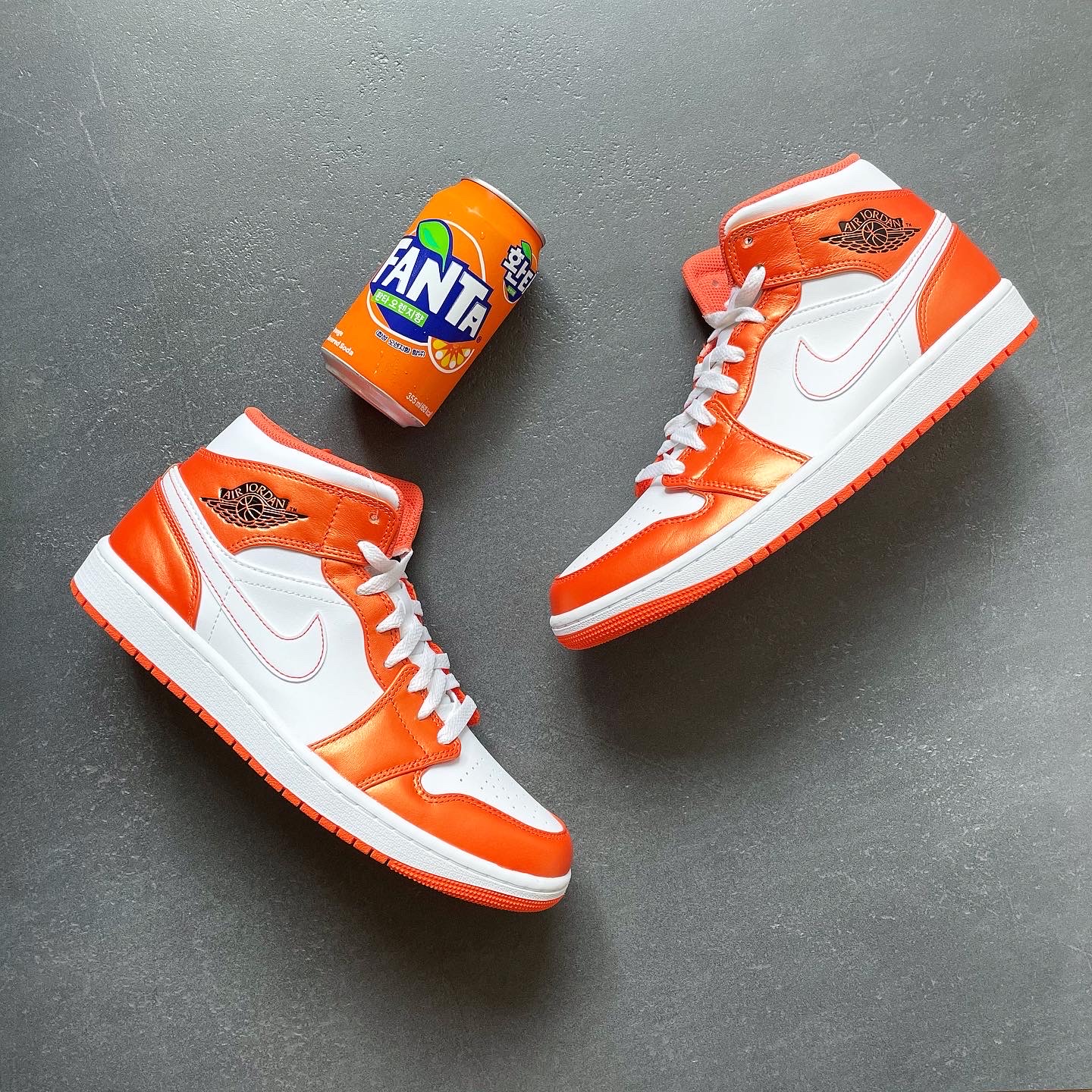 Jordan 1 Mid SE Electro Orange 착용 스타일 - 1