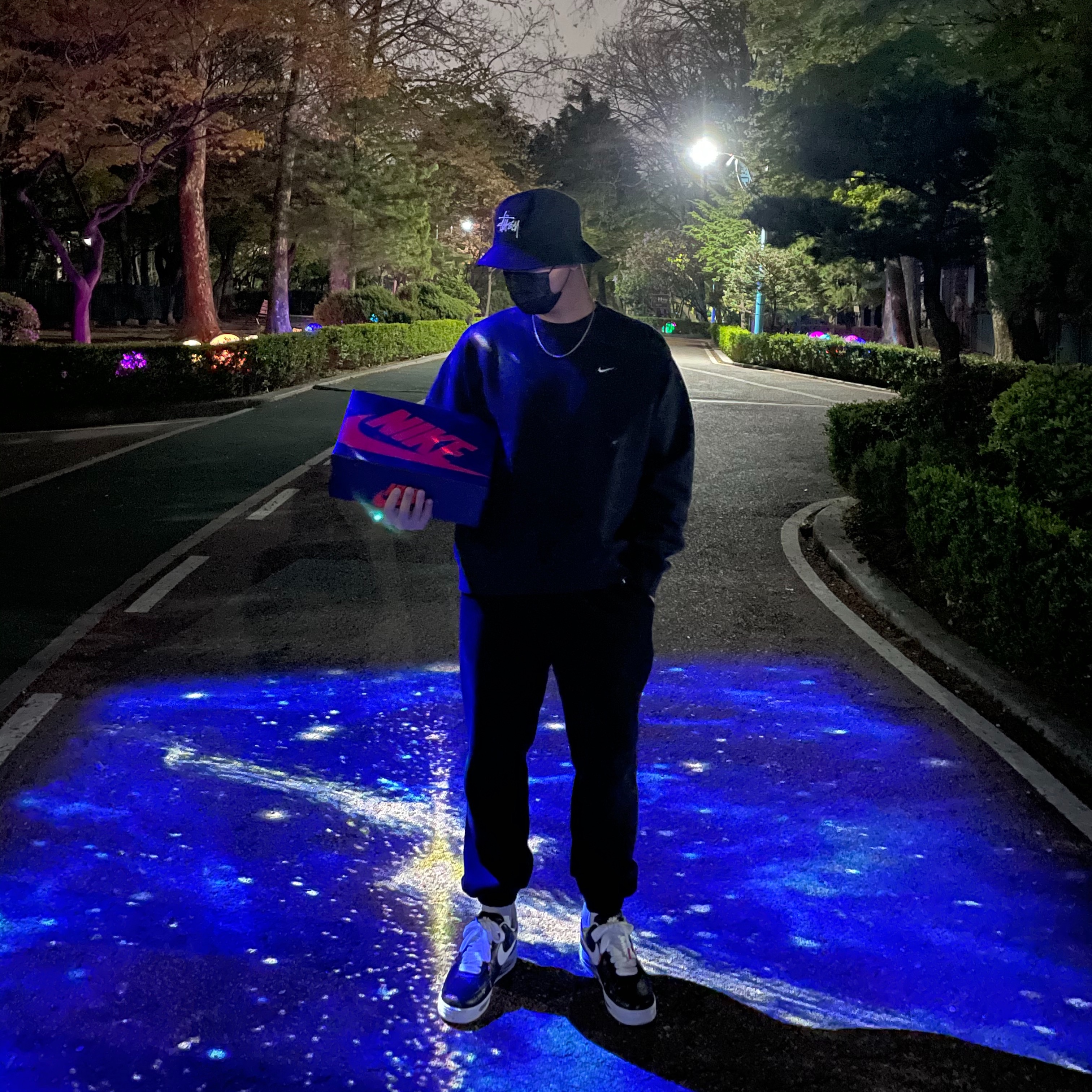 Jordan 1 Retro High OG Hyper Royal, Nike x Peaceminusone Air Force 1 Low Para-Noise 착용 스타일