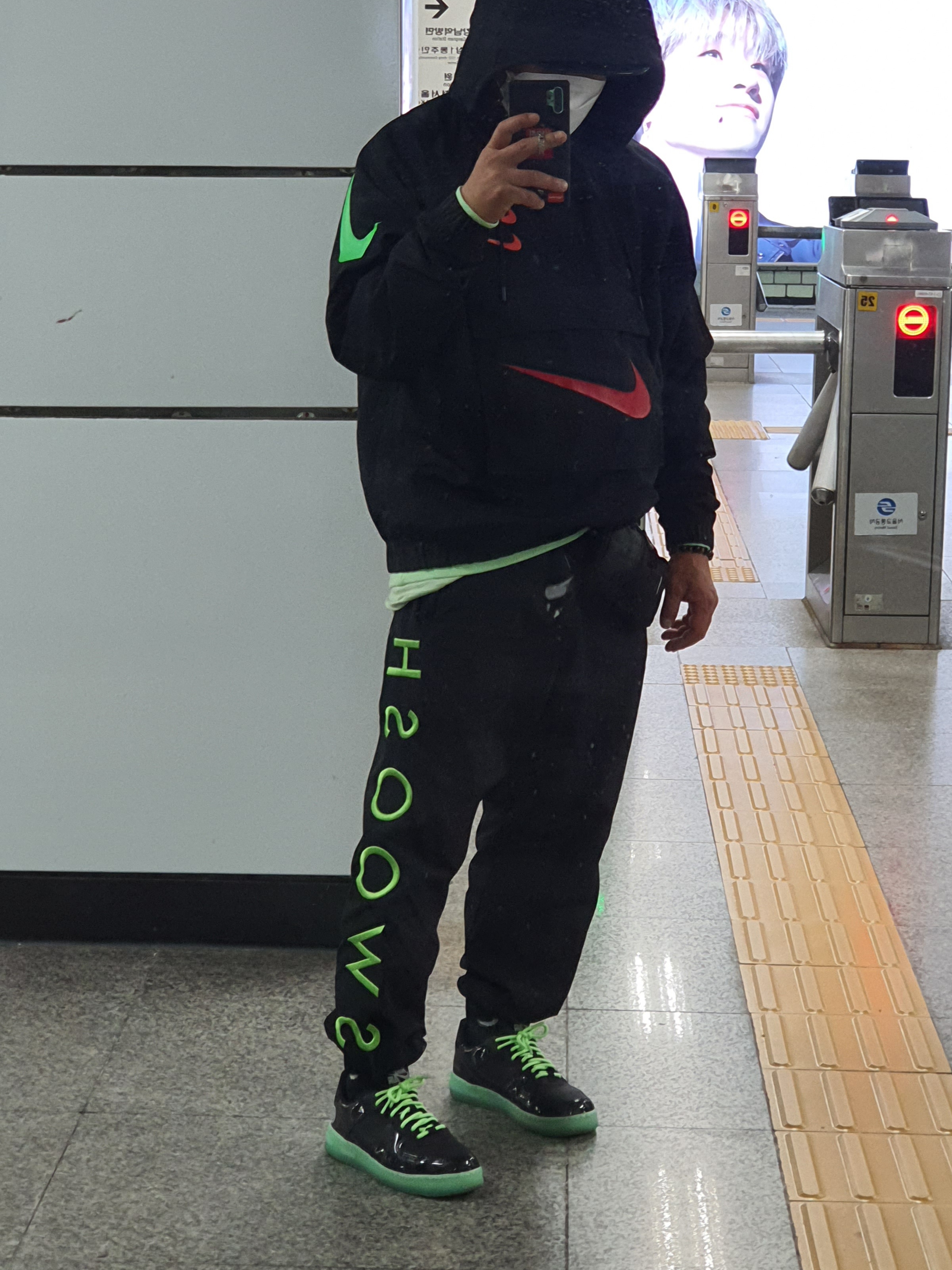 Nike Air Force 1 React LV8 Barely Green 착용 스타일 - 1