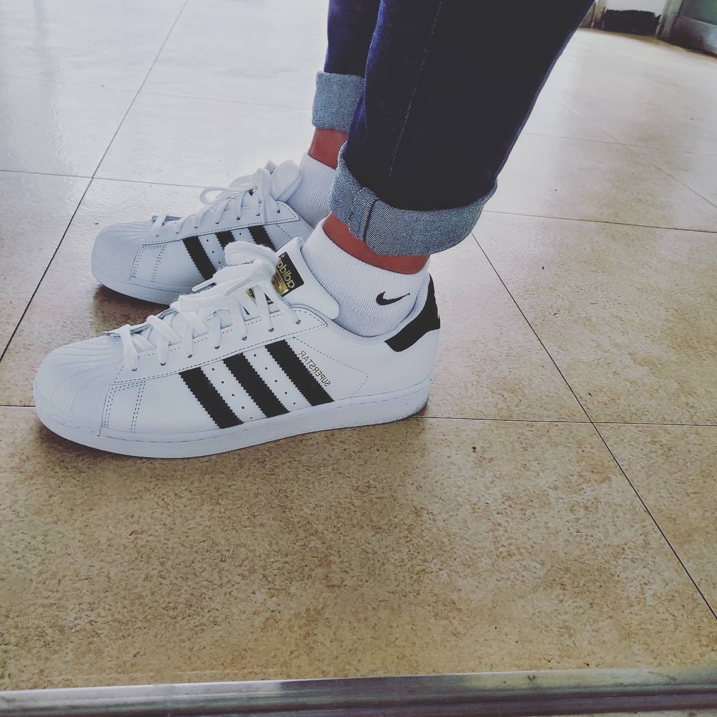 Adidas x Swarovski Superstar White Black 착용 스타일 - 1
