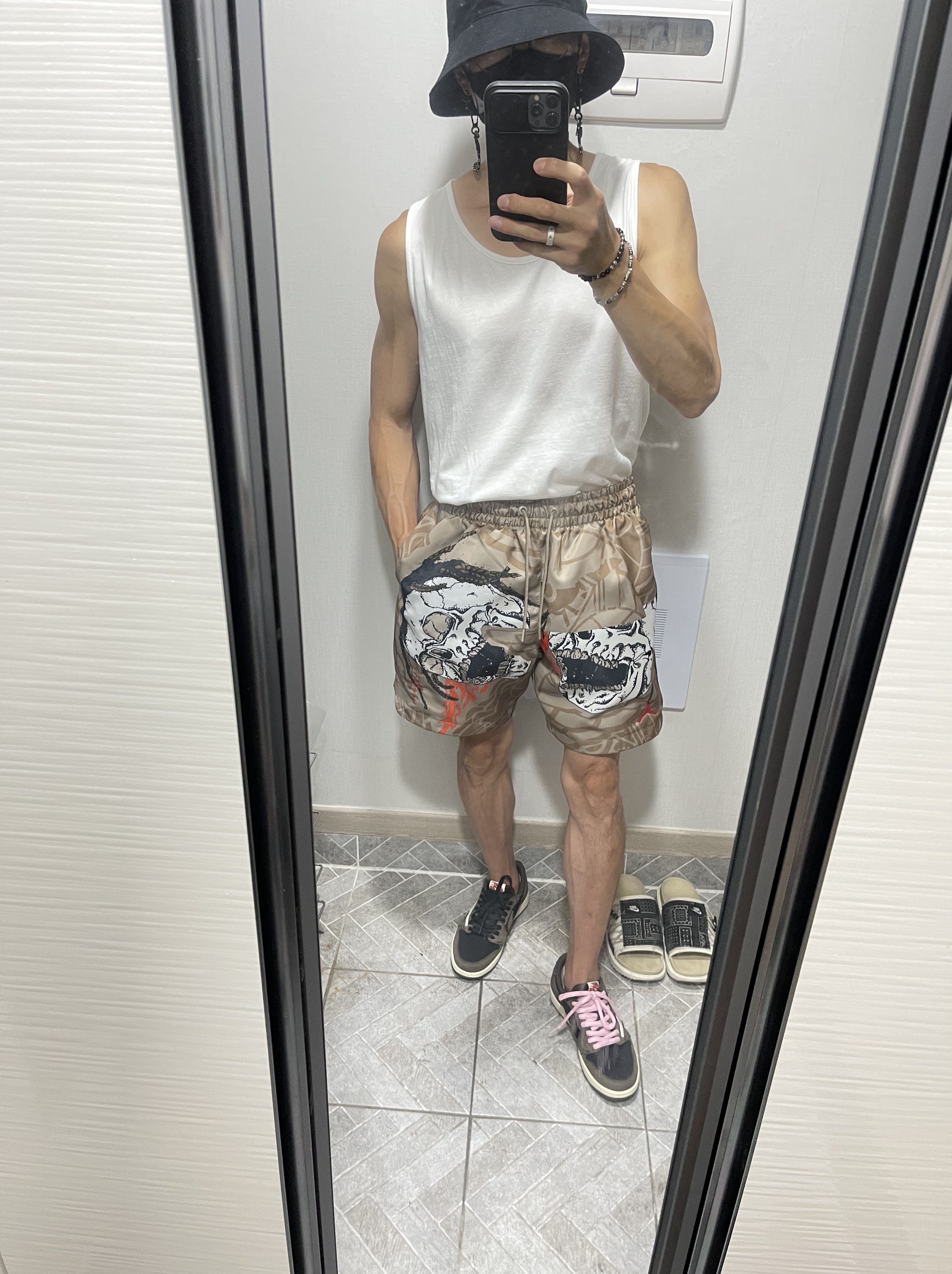 Jordan 1 x Travis Scott Retro Low OG SP Mocha, Jordan x Travis Scott Pool Shorts - Asia 착용 스타일 - 3