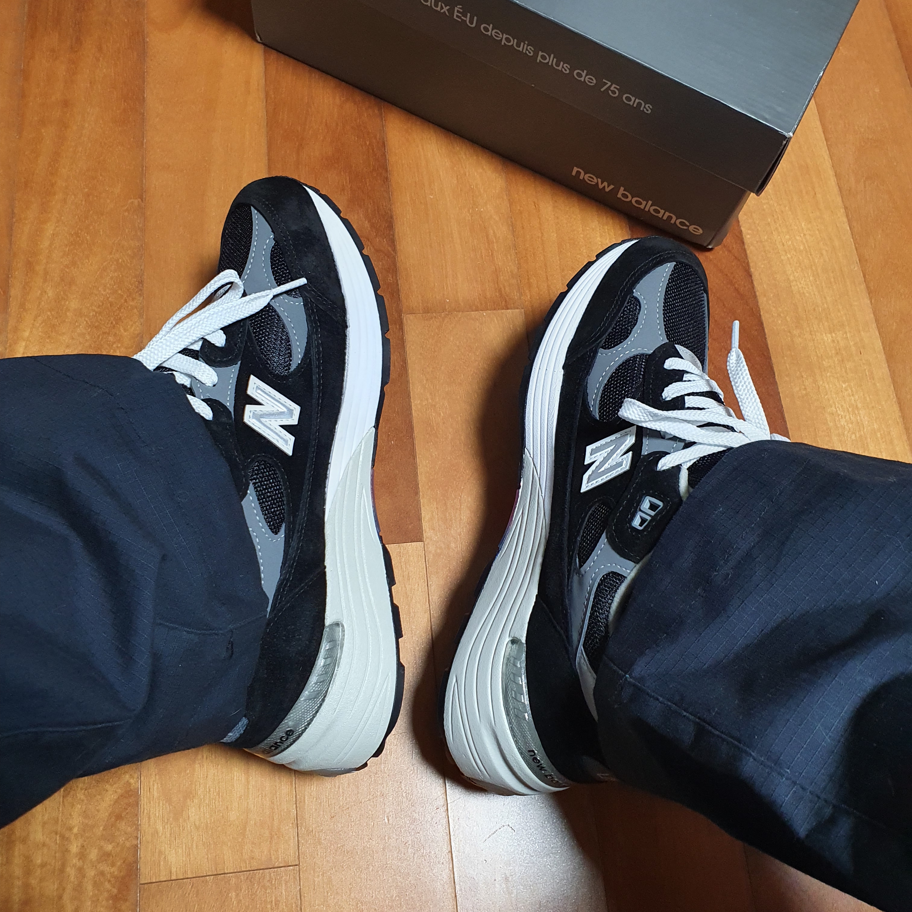 New Balance 992 Made in USA Black Grey 착용 스타일 - 4