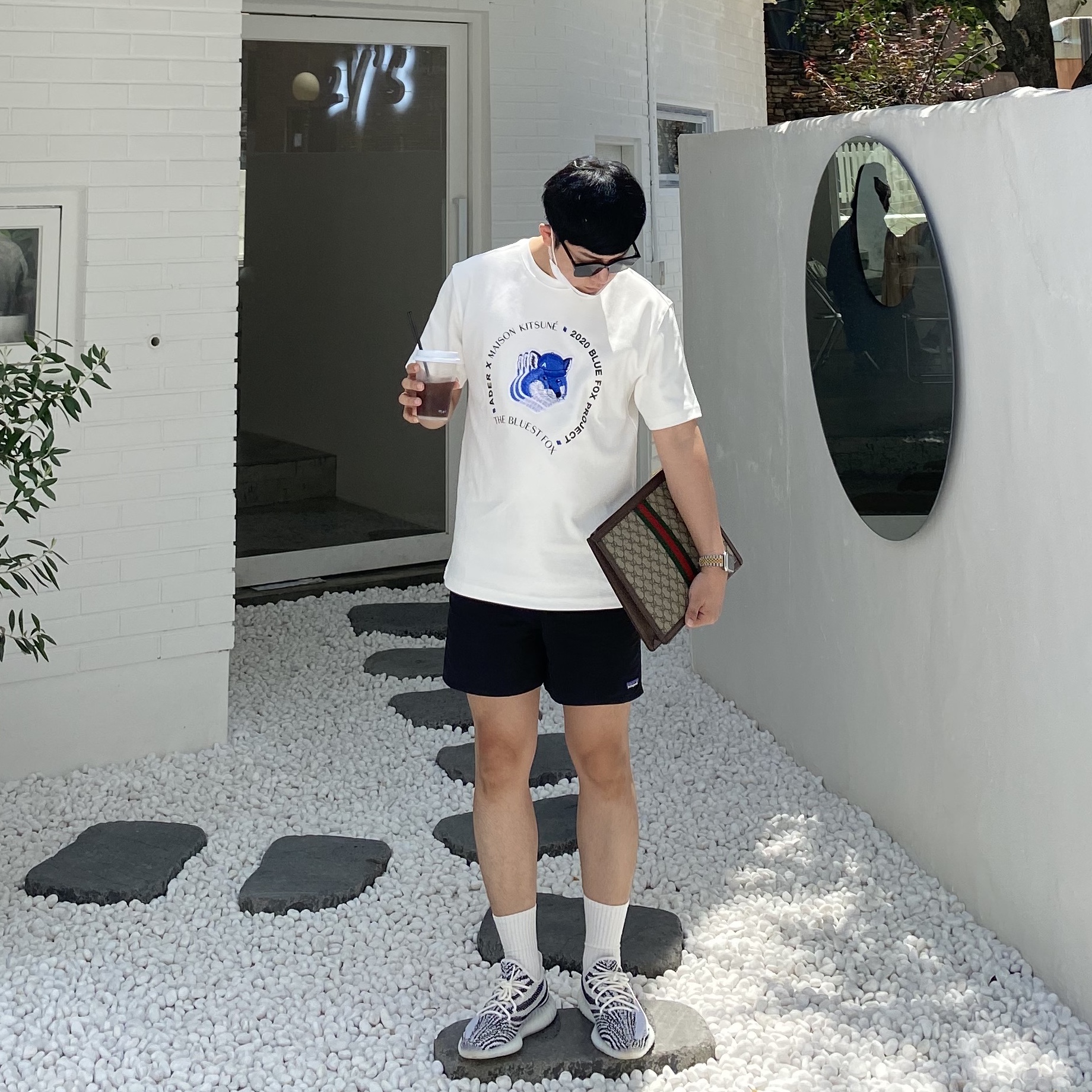 Maison Kitsune x Ader Error Triple Fox Head Logo T-Shirt Off White, Adidas Yeezy Boost 350 V2 Zebra 2017/2019/2020 착용 스타일