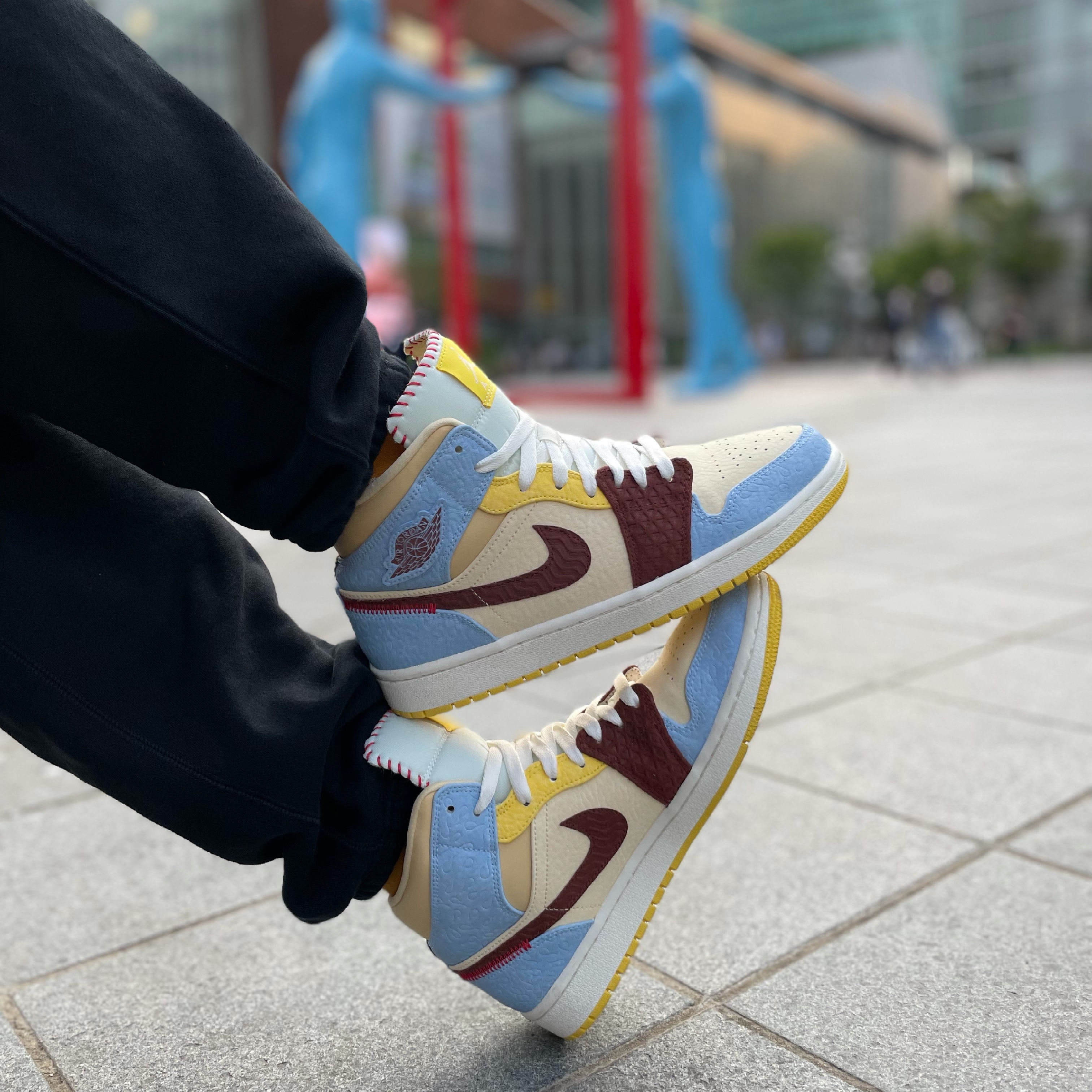 Jordan 1 x Maison Chateau Rouge Mid SE Fearless, Nike x Stussy NRG ZR Fleece Pants Black - Asia 착용 스타일