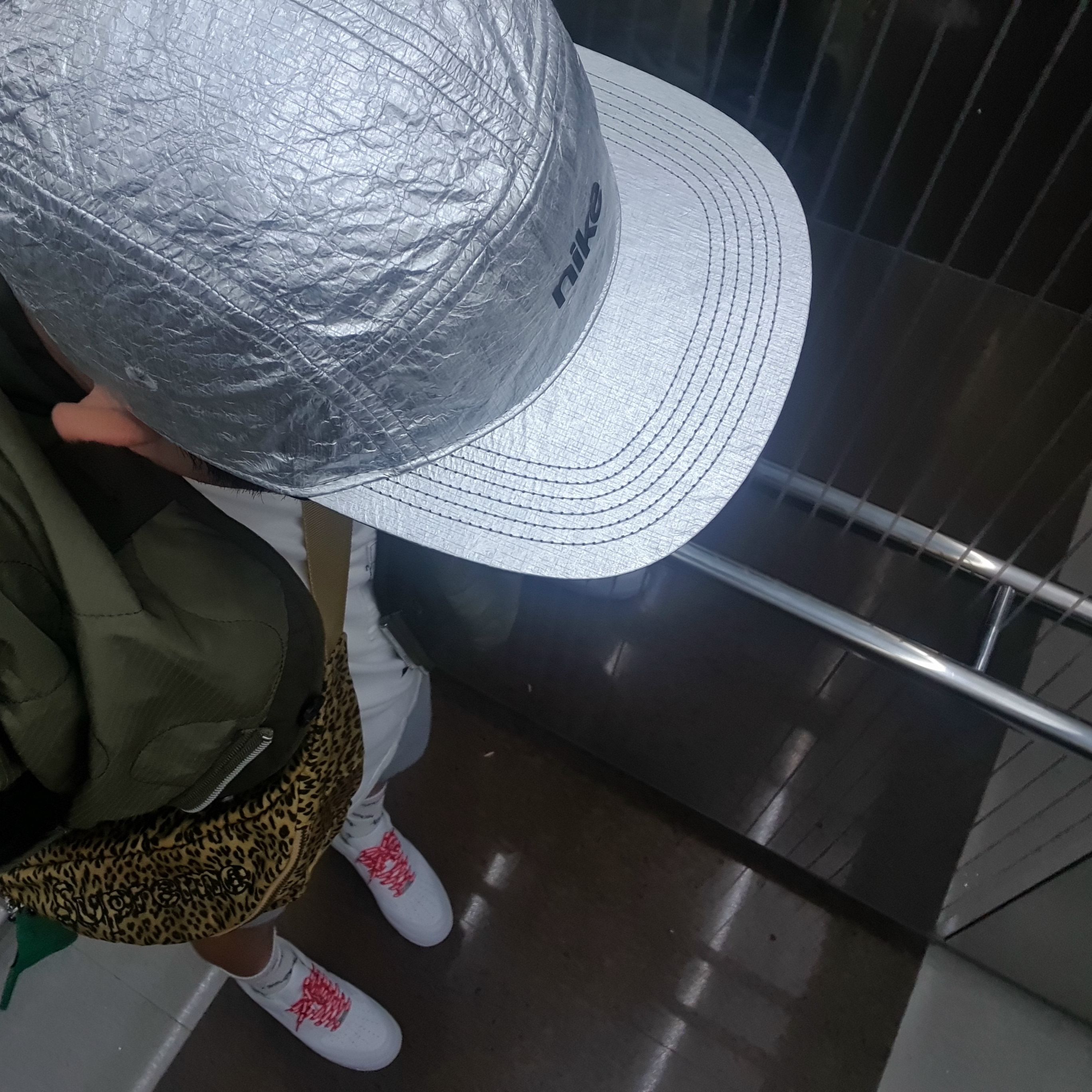 Nike x Supreme Air Force 1 Low White, Supreme x Barbour Waxed Cotton Waist Bag Leopard - 20SS 착용 스타일