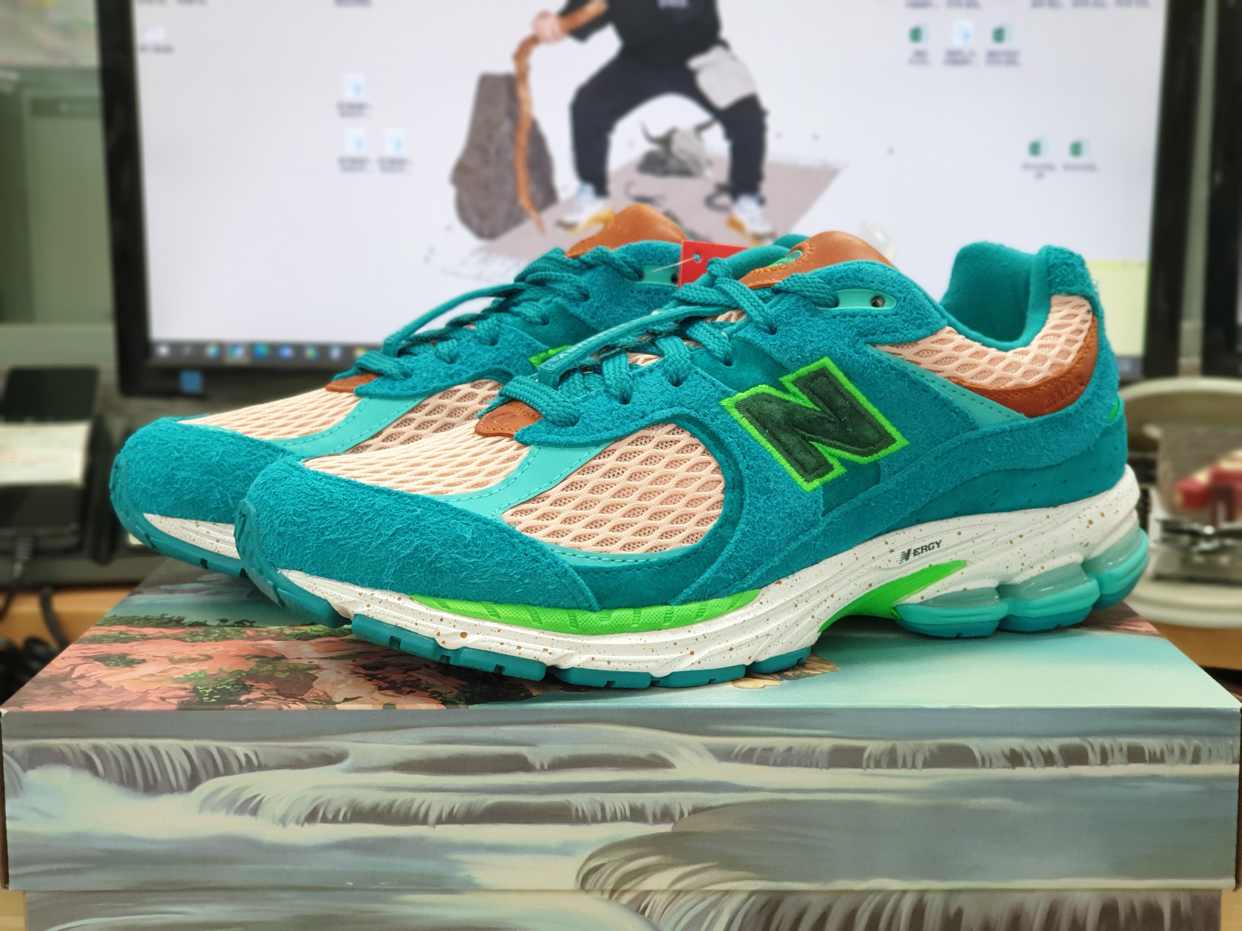 New Balance x Salehe Bembury 2002R Water Be The Guide 착용 스타일