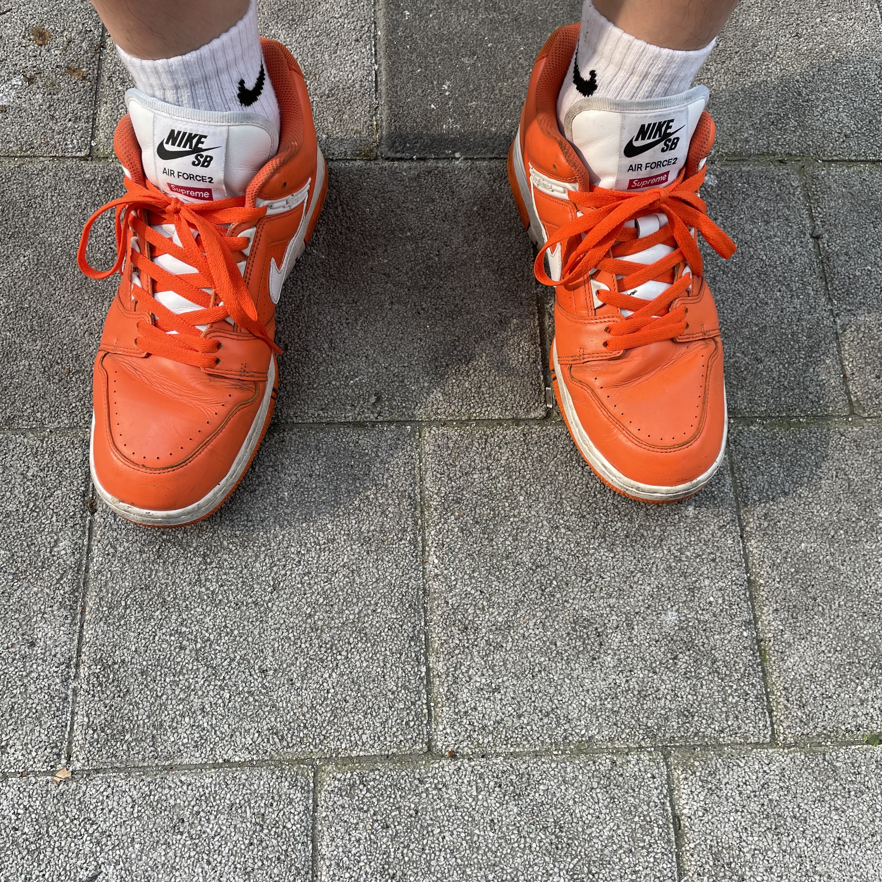 Nike x Supreme SB Air Force 2 Low Orange 착용 스타일