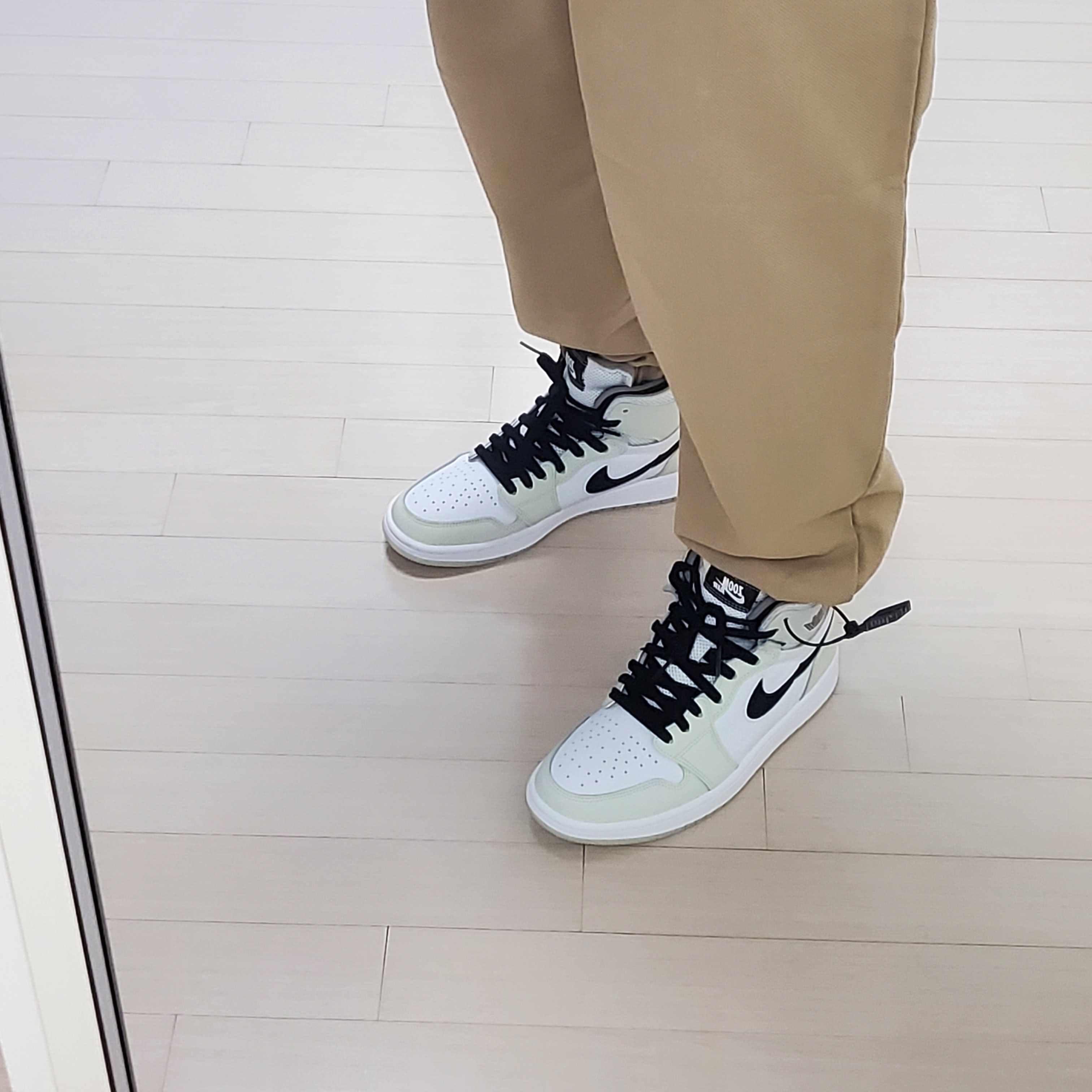 (W) Jordan 1 Zoom Air CMFT Light Bone 착용 스타일