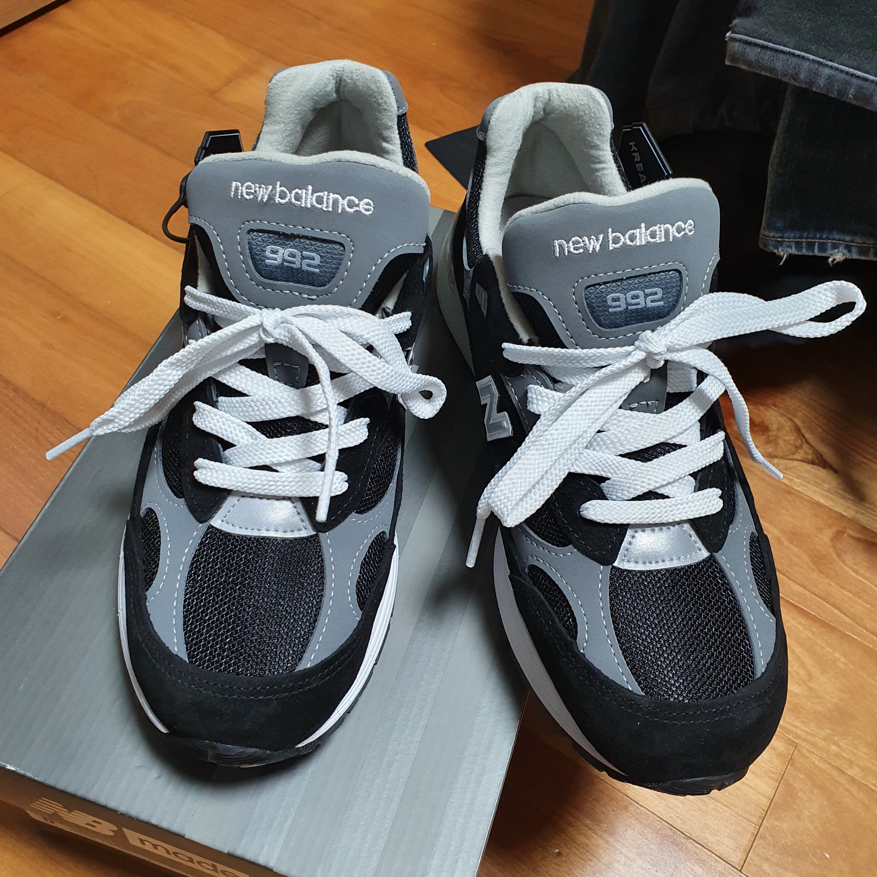 New Balance 992 Made in USA Black Grey 착용 스타일 - 3