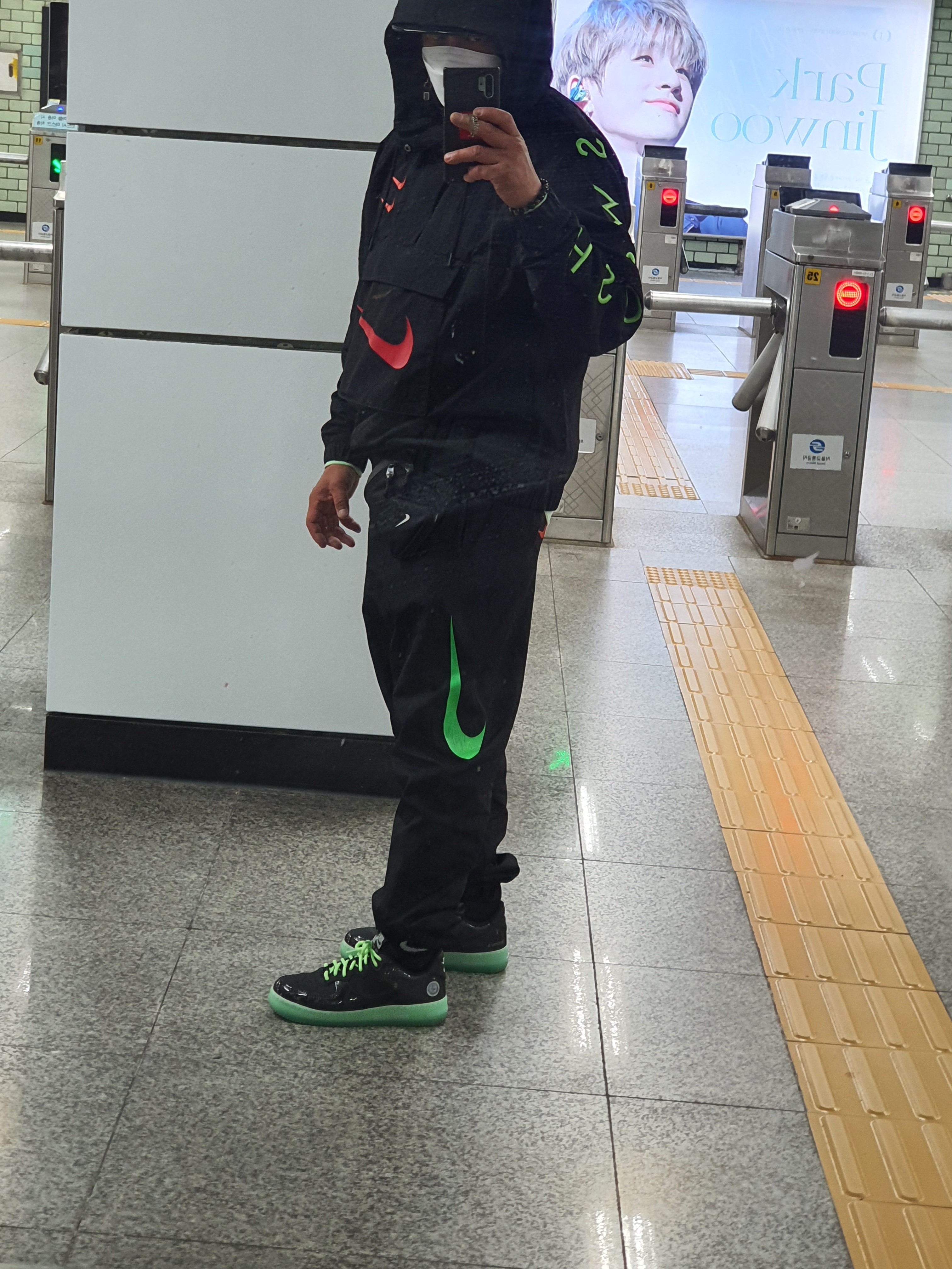 Nike Air Force 1 React LV8 Barely Green 착용 스타일 - 2