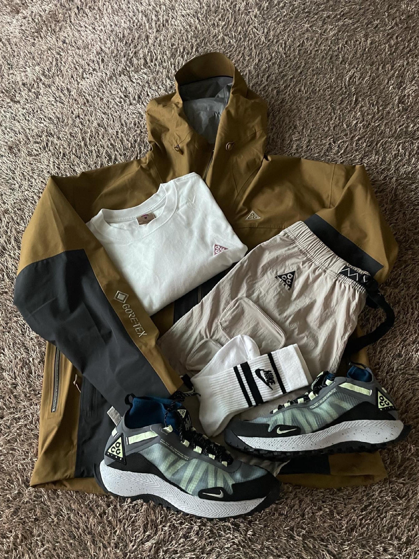 Nike ACG Zoom Terra Zaherra Barely Volt, Nike ACG LBR T-Shirt Summit White Pink - Asia 착용 스타일 - 2