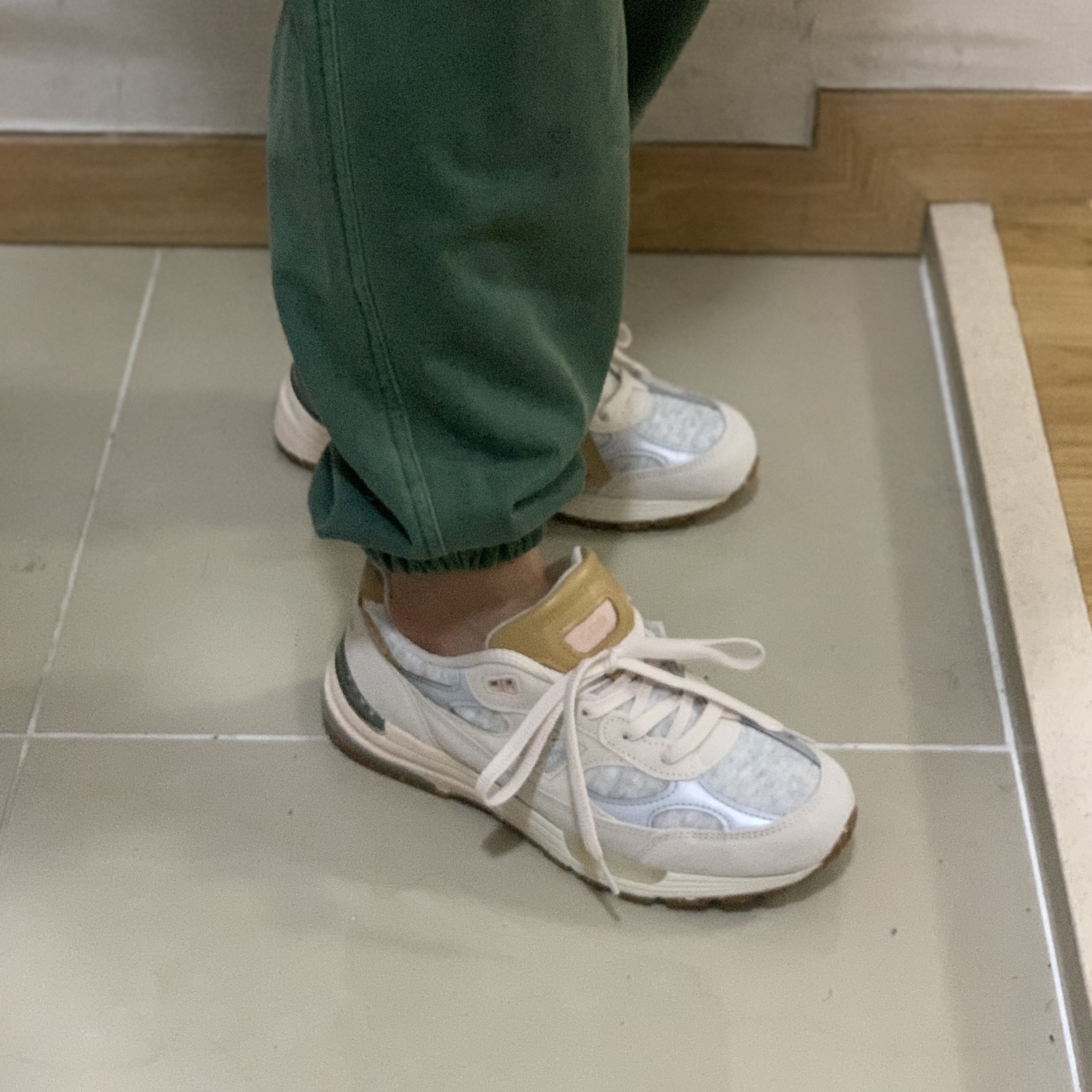 (W) New Balance 992 Made in USA Raw Silk 착용 스타일 - 2