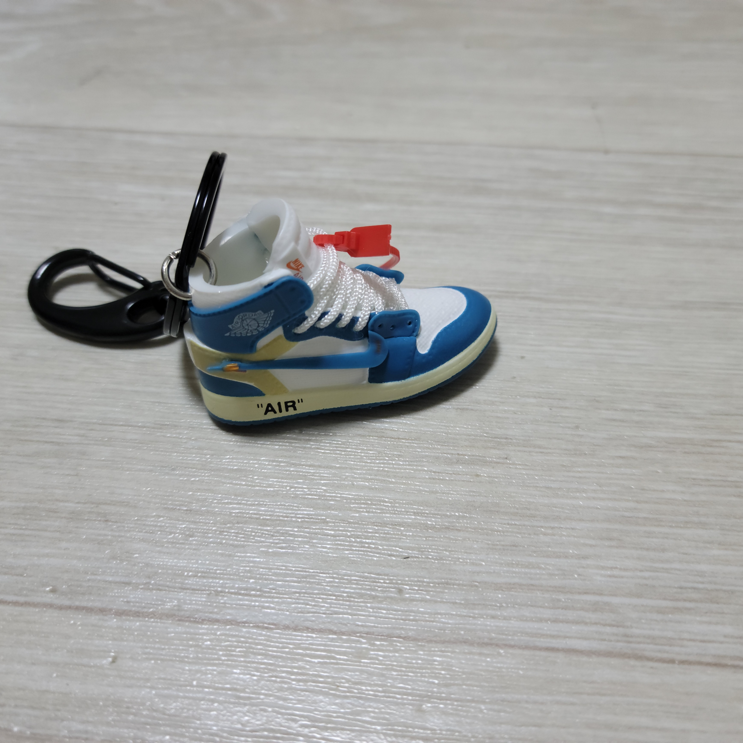 Jordan 1 x Off-White Retro High University Blue 착용 스타일