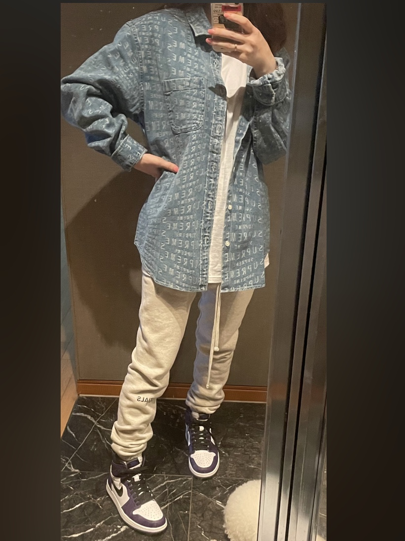 Supreme Warp Jacquard Logos Denim Shirt Blue - 21SS, Essentials Sweatpants Oatmeal - 21SS 착용 스타일 - 1