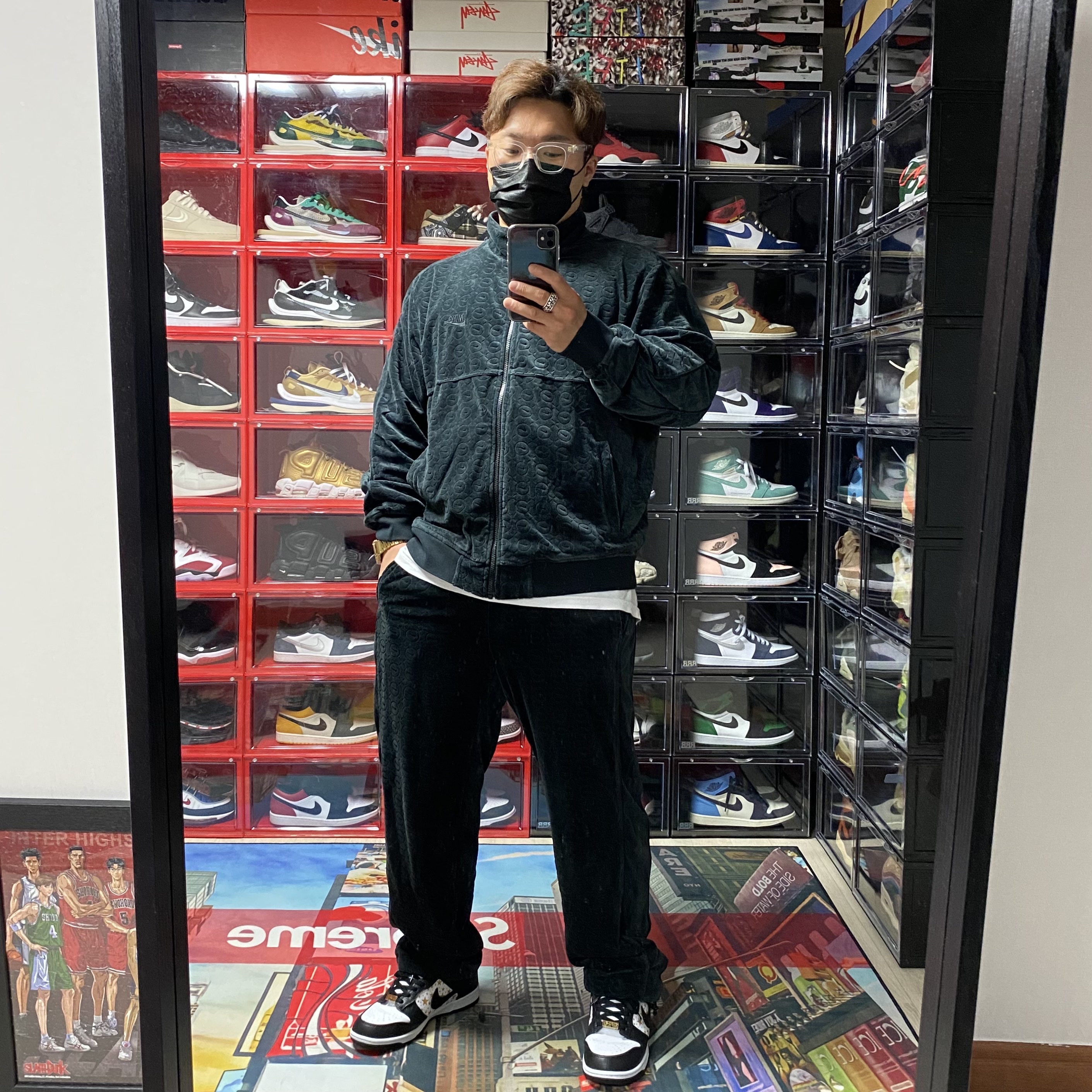 Nike x Supreme SB Dunk Low Black, Supreme x Nike Velour Track Jacket Black - 21SS 착용 스타일