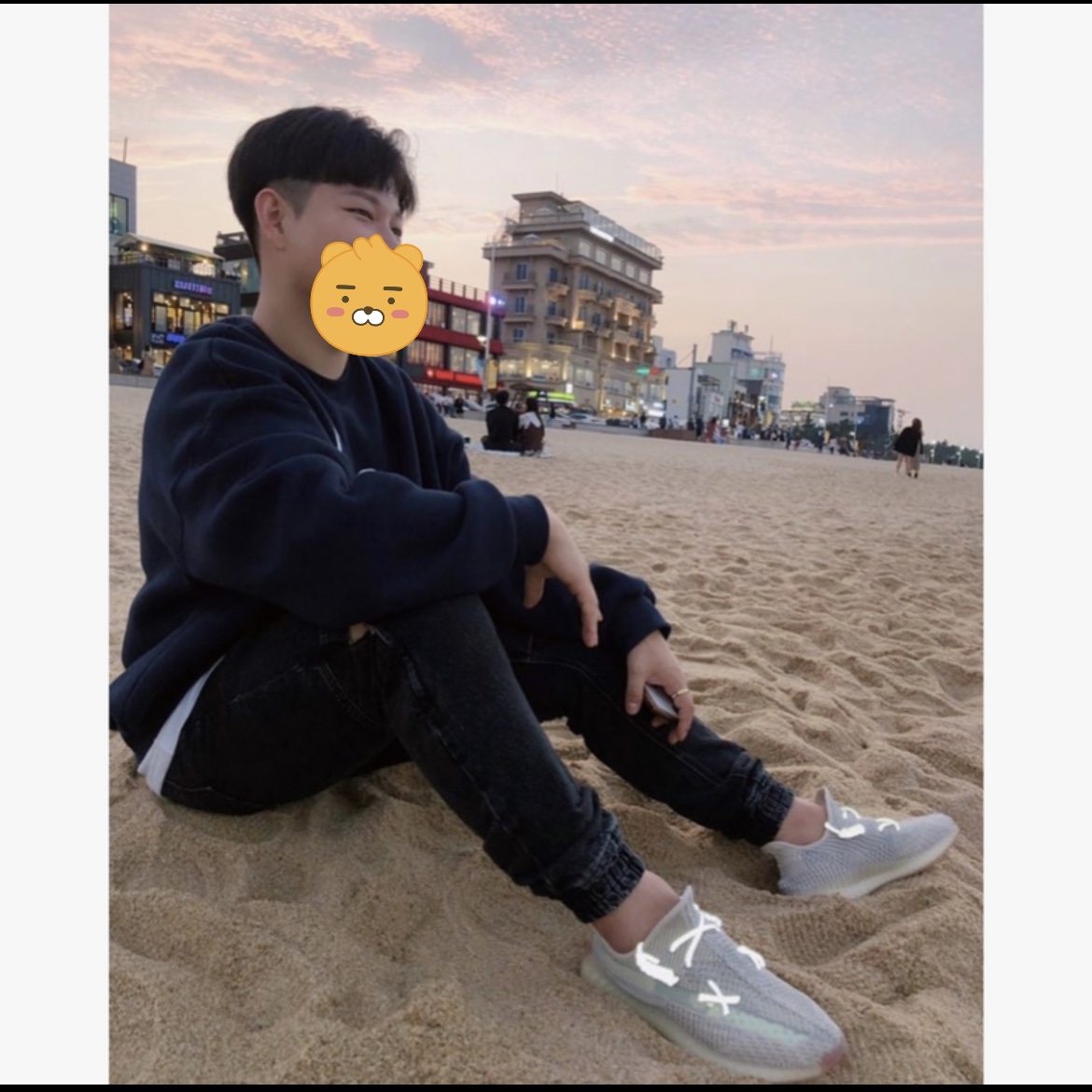 Adidas Yeezy Boost 350 V2 Citrin - Non-Reflective 착용 스타일