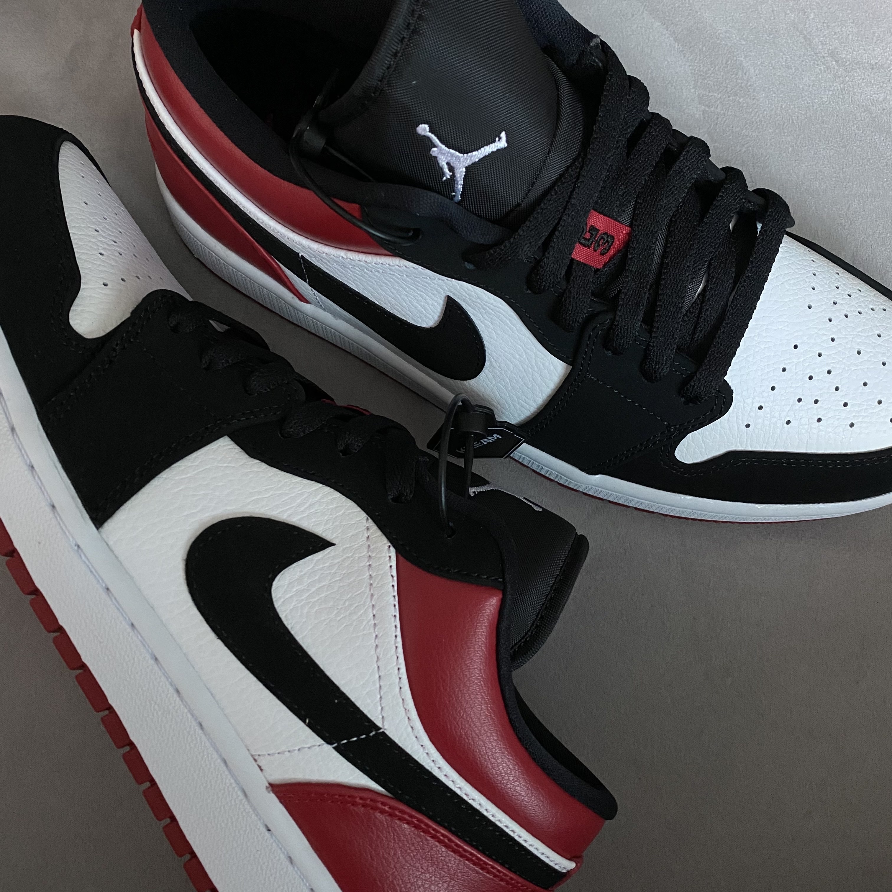 Jordan 1 Low Black Toe 착용 스타일