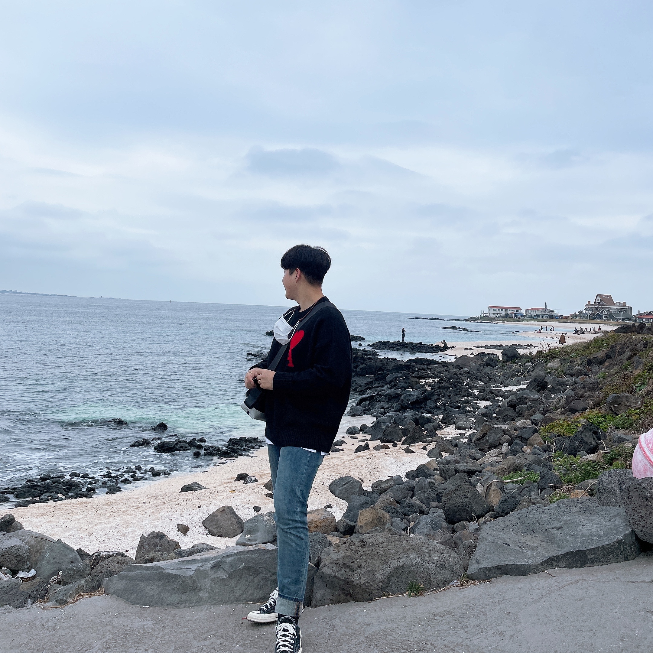 AMI de Coeur Oversize Sweater Navy Marine, Converse Chuck 70 Ox Black - Standard 착용 스타일