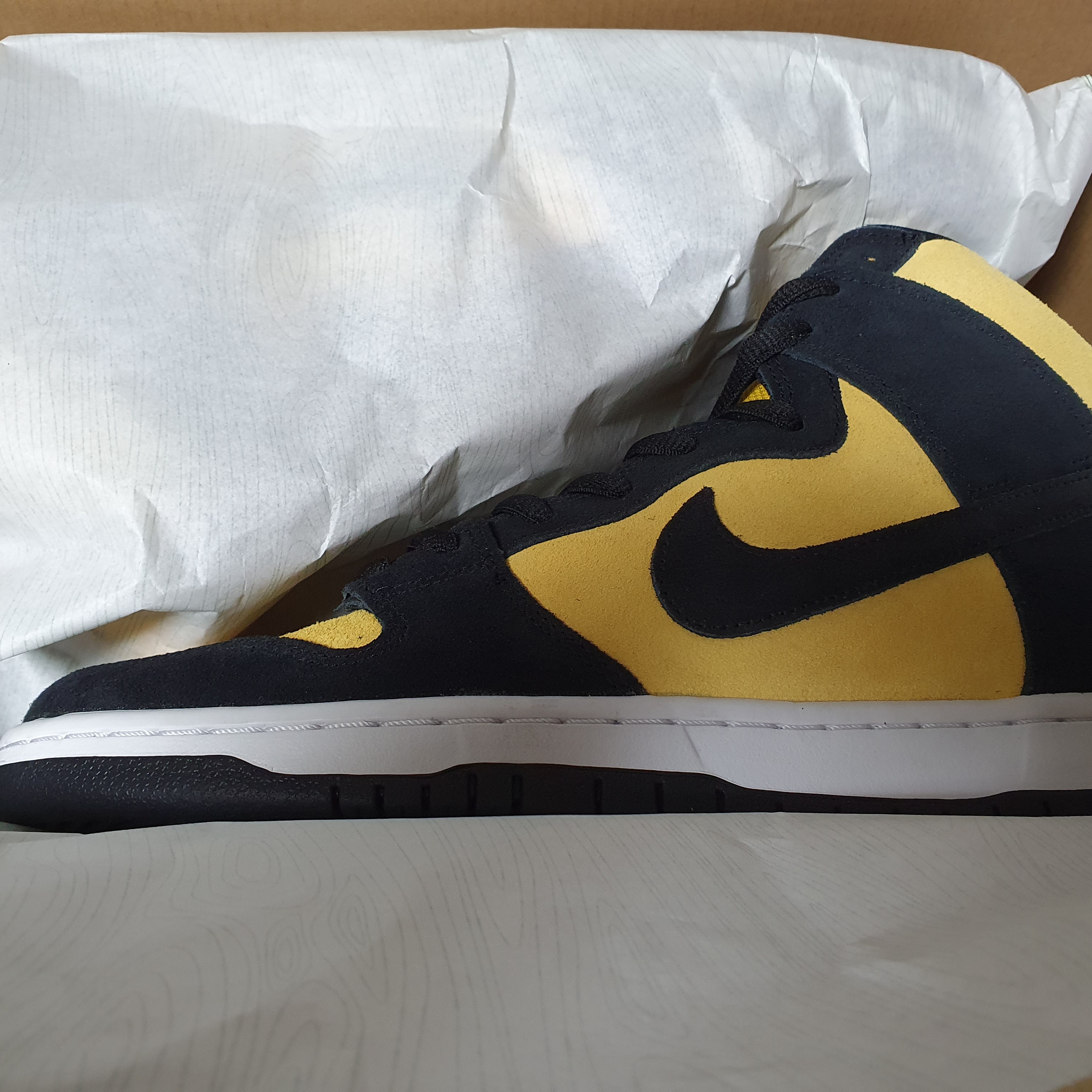 Nike SB Dunk High Pro Maize and Black 착용 스타일
