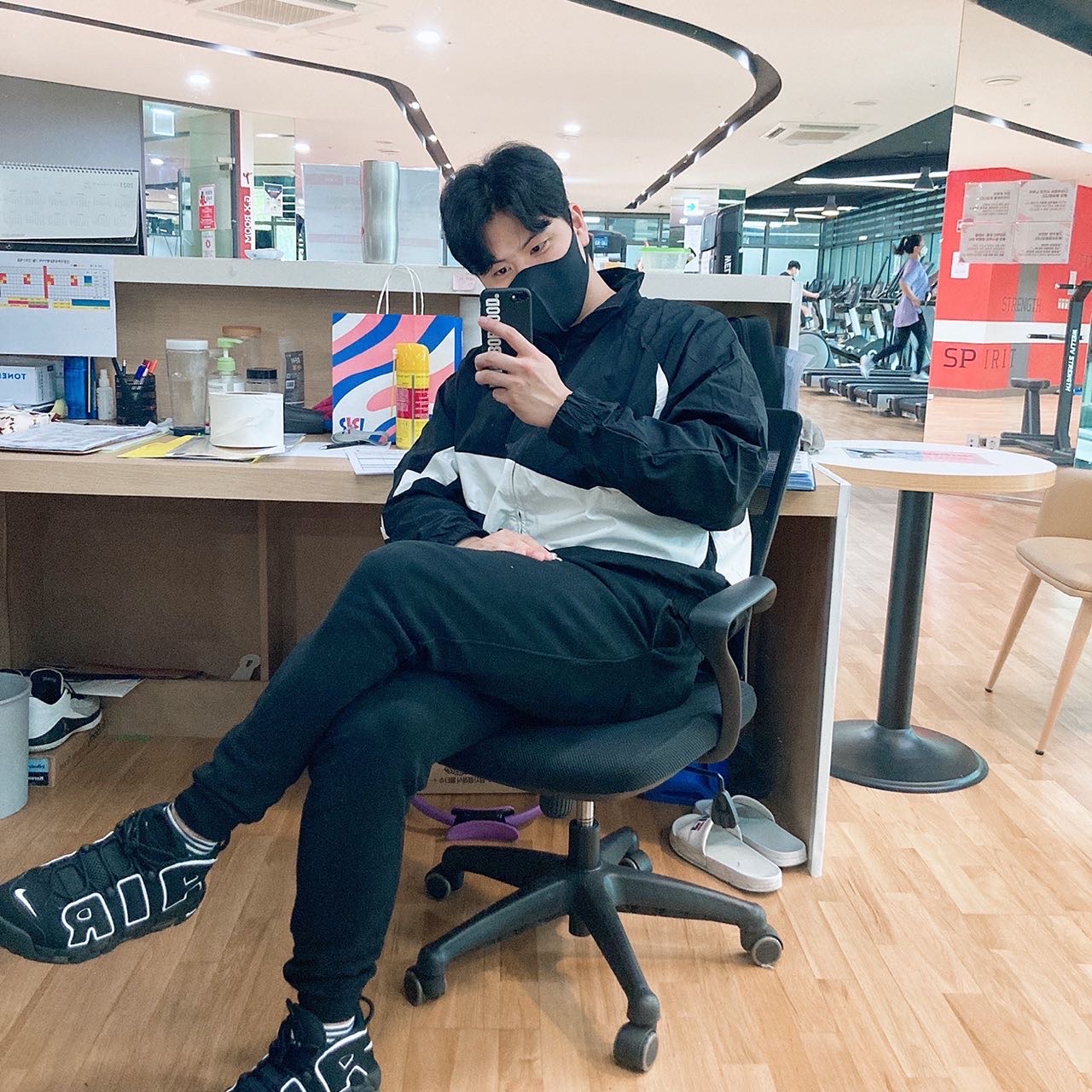 Nike Air More Uptempo Black White 2020 착용 스타일 - 2