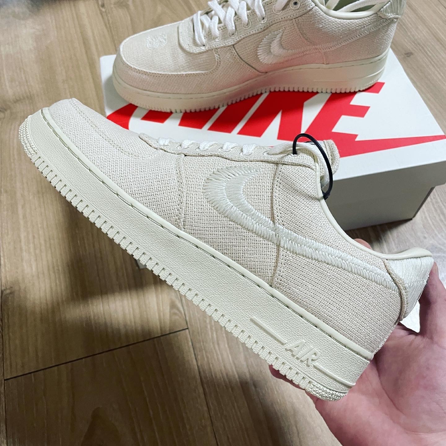 Nike x Stussy Air Force 1 Low Fossil 착용 스타일 - 2