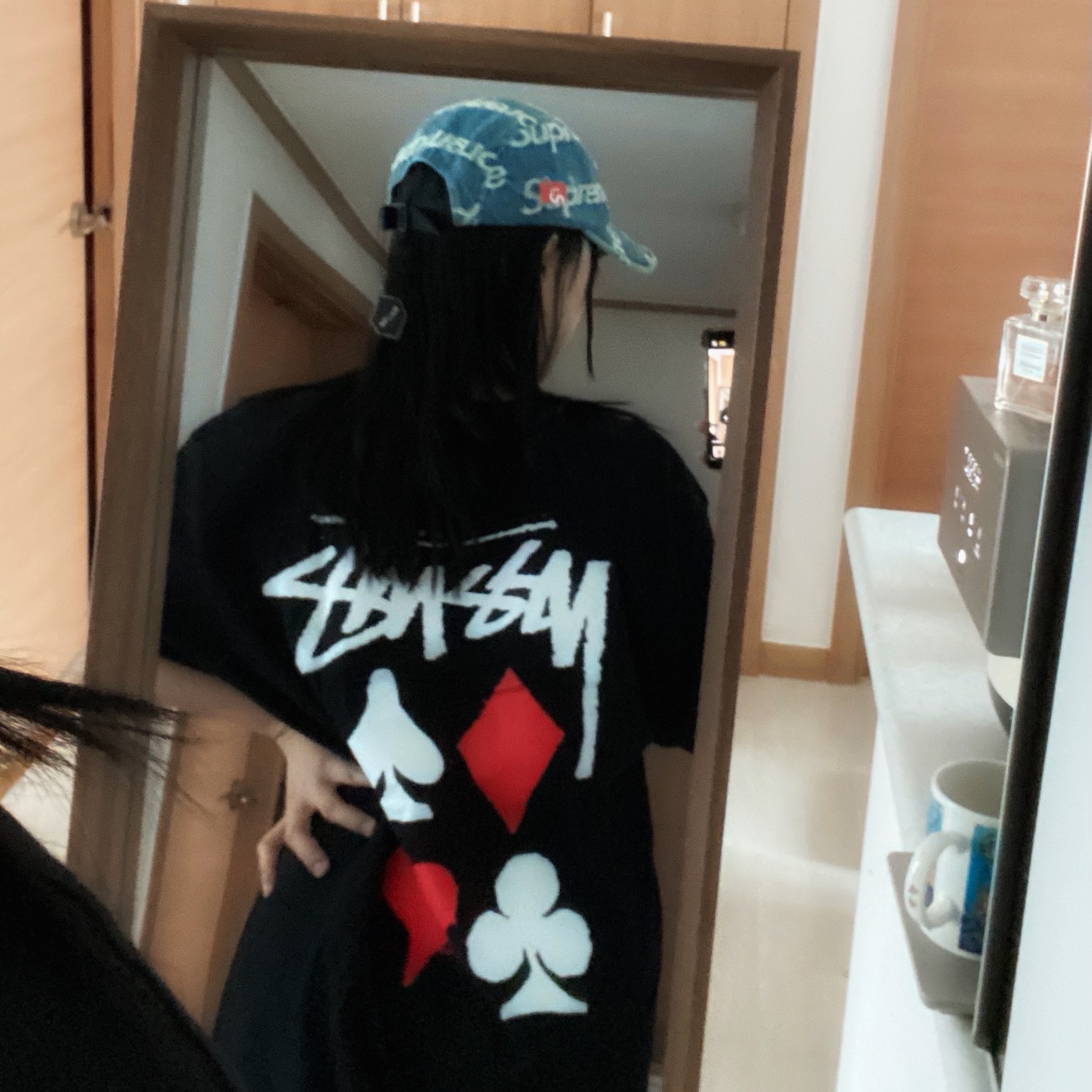 Stussy Full Deck 2 T-Shirt Black, Supreme Frayed Logos Denim Camp Cap Blue - 21SS 착용 스타일