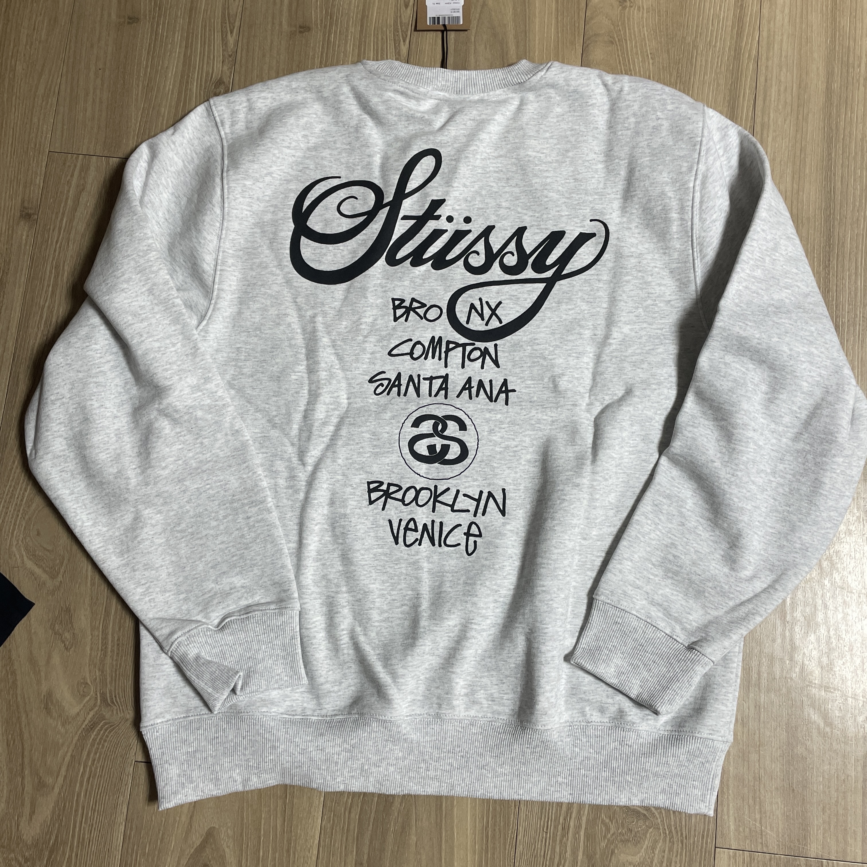 Stussy DSM World Tour Crew Ash Heather 2021 착용 스타일 - 4
