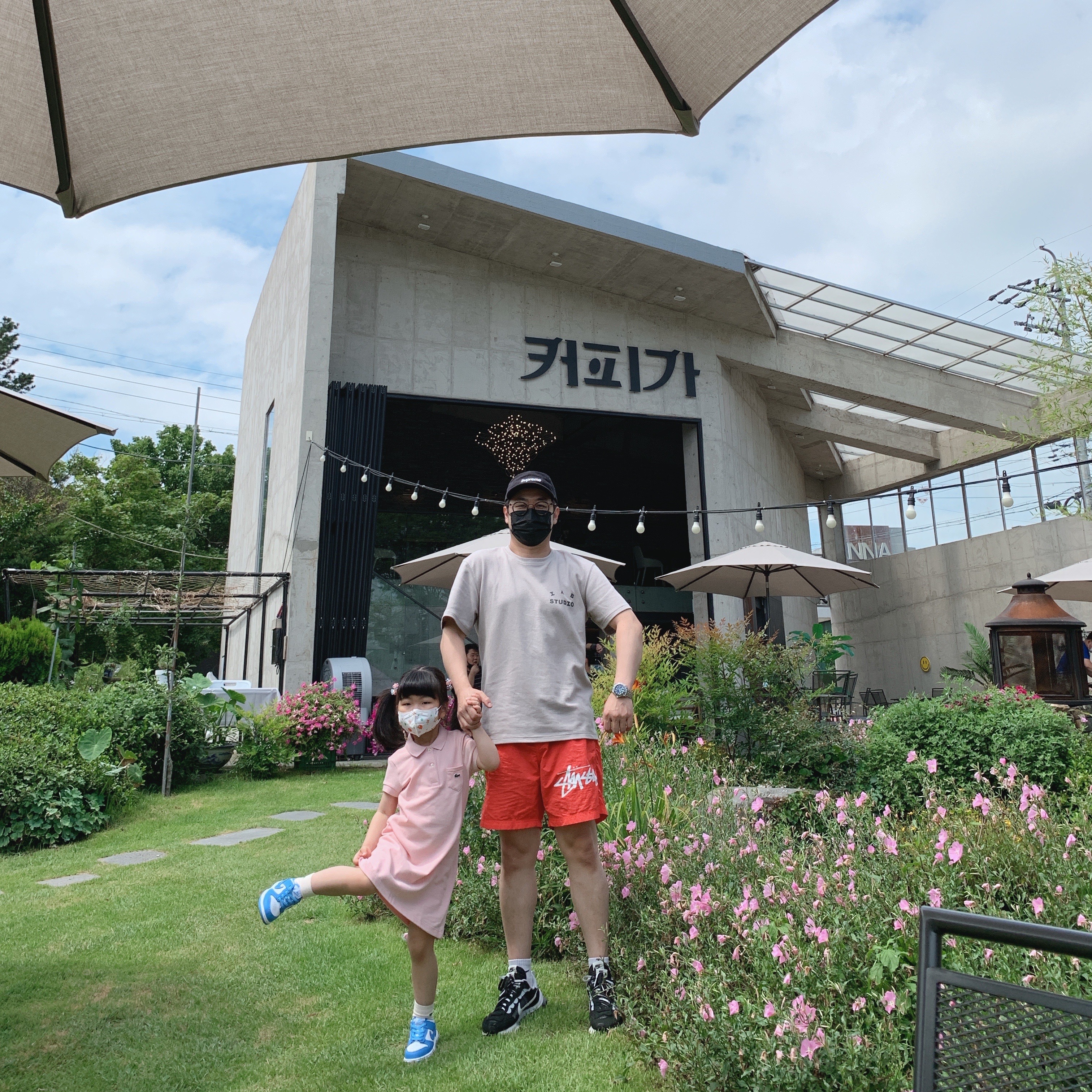Nike x Stussy Water Shorts Habanero Red, IAB Studio x Niniz T-Shirt 착용 스타일