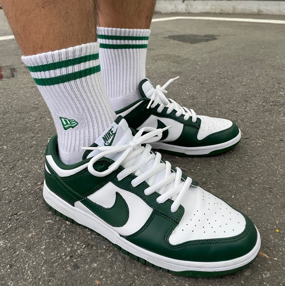 Nike x Stussy Bucket Hat Habanero Red, Nike Dunk Low Retro Varsity Green 착용 스타일 - 4