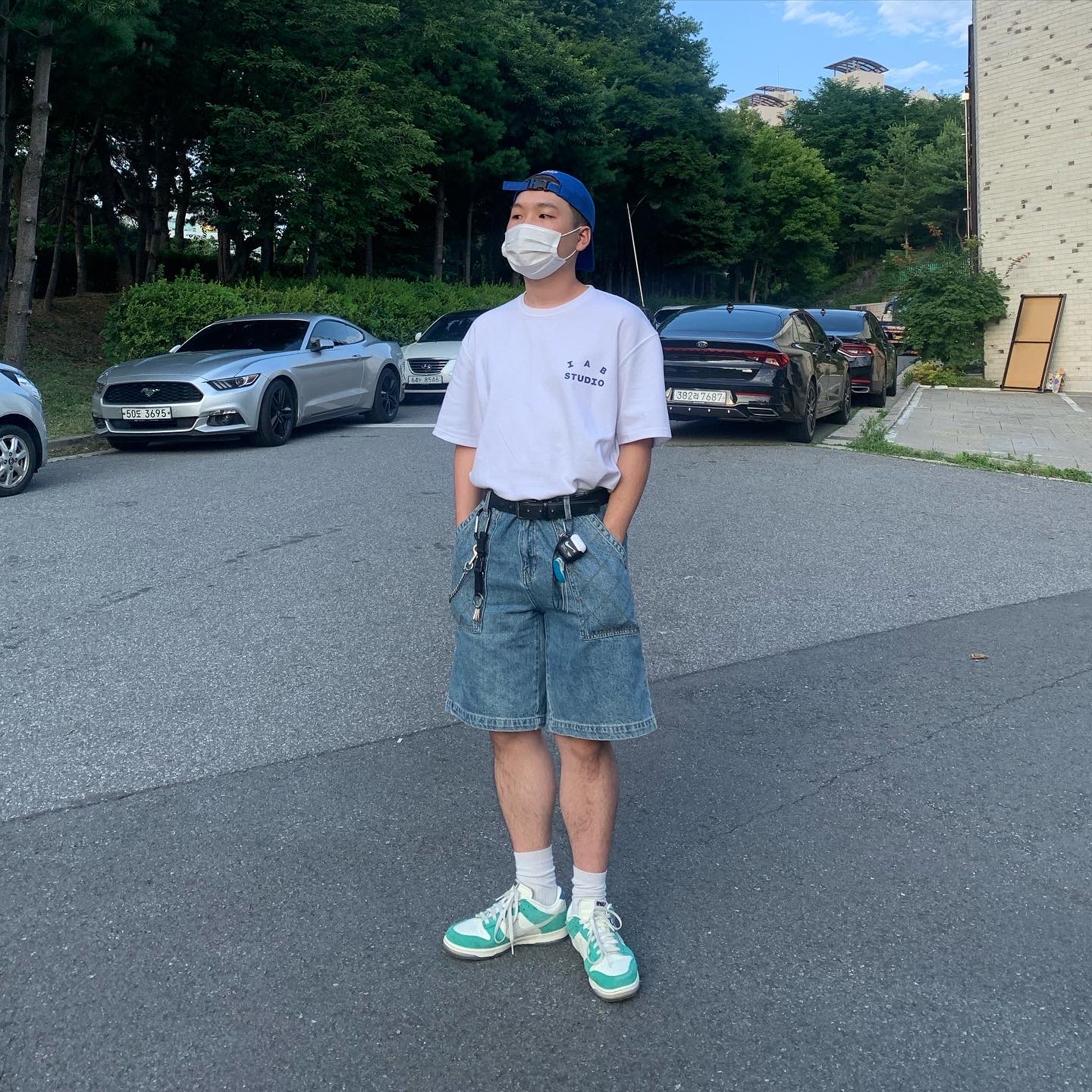 IAB Studio T-Shirt White, Nike x Kasina Dunk Low Road Sign - Kasina Exclusive 착용 스타일