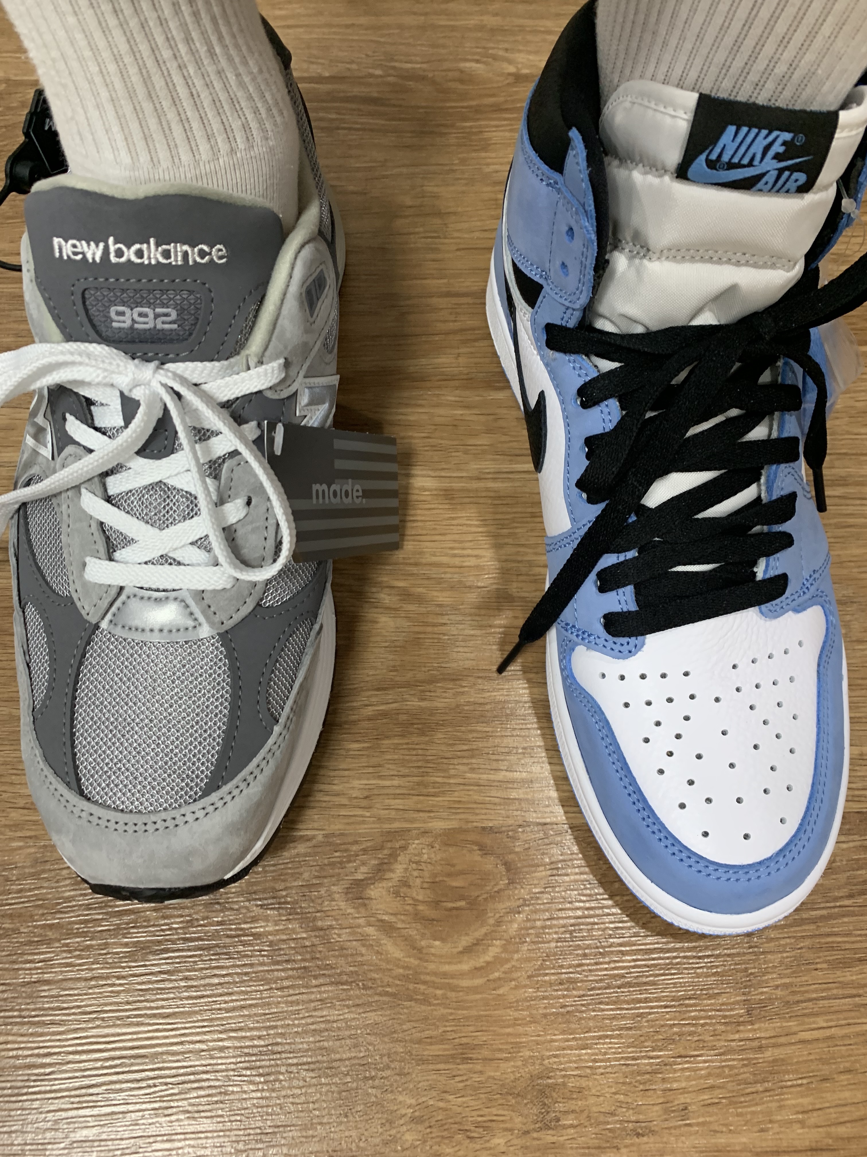 New Balance 992 Made in USA Grey - D Standard, Jordan 1 Retro High OG University Blue 착용 스타일 - 3