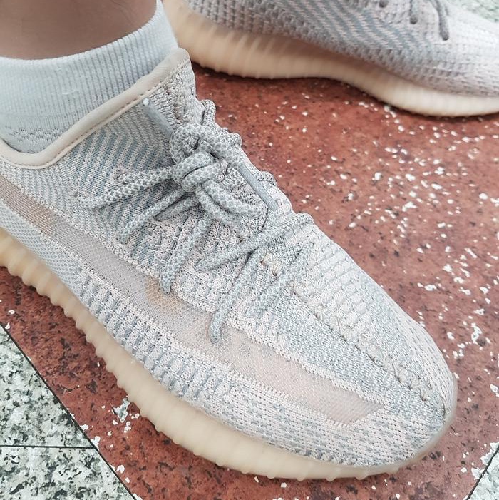 Adidas Yeezy Boost 350 V2 Synth - Non-Reflective 착용 스타일 - 3