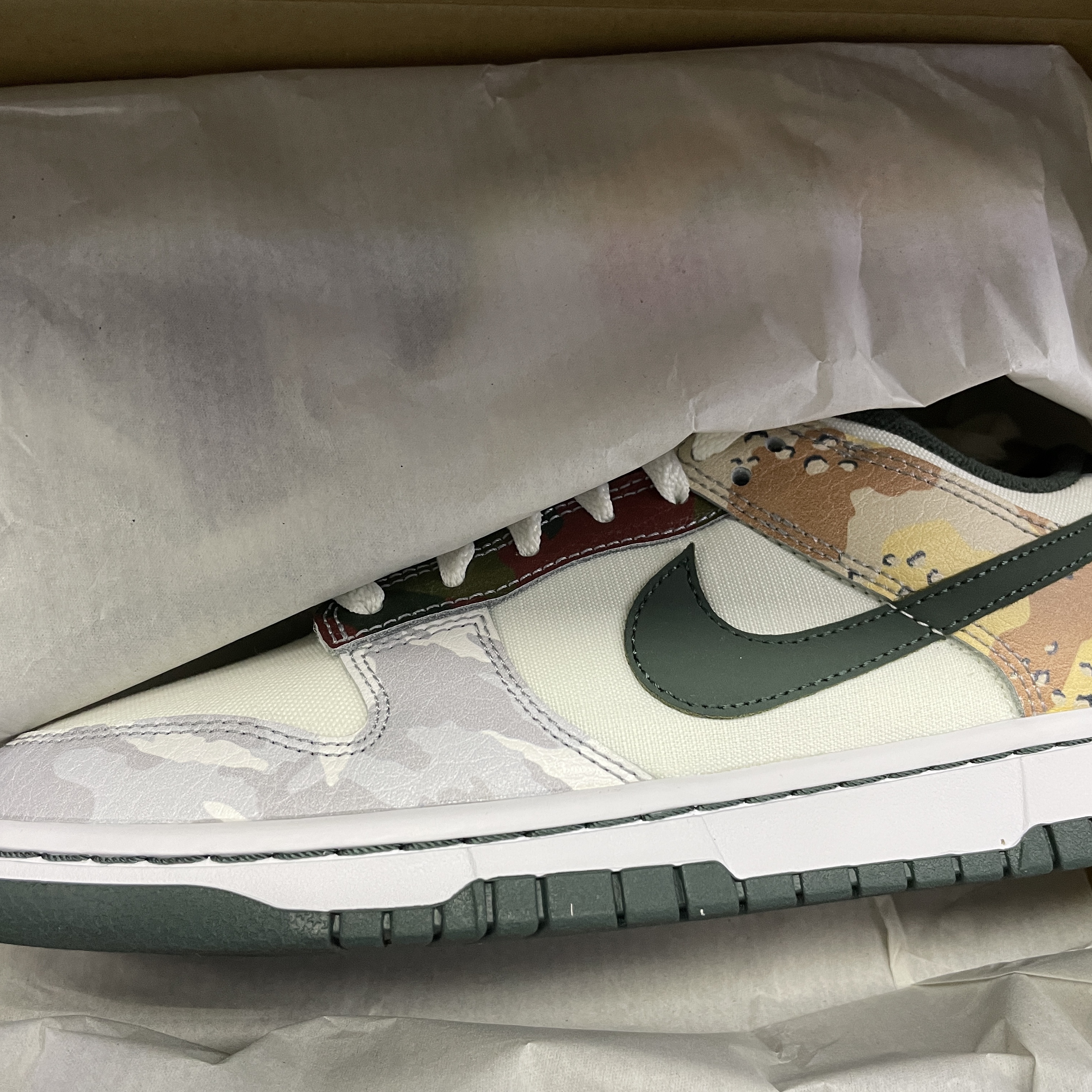 Nike Dunk Low SE Sail Multi Camo 착용 스타일 - 2