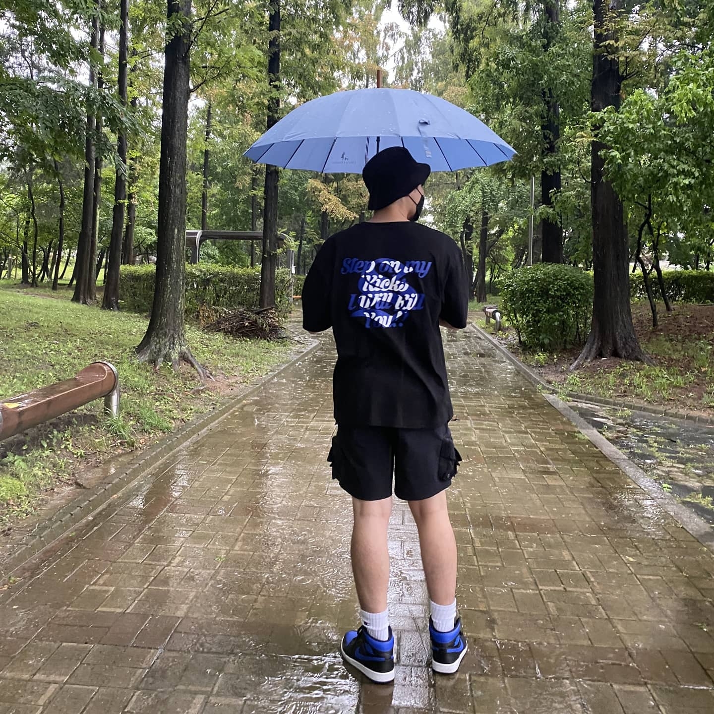 Jordan 1 Mid Black Hyper Royal 착용 스타일