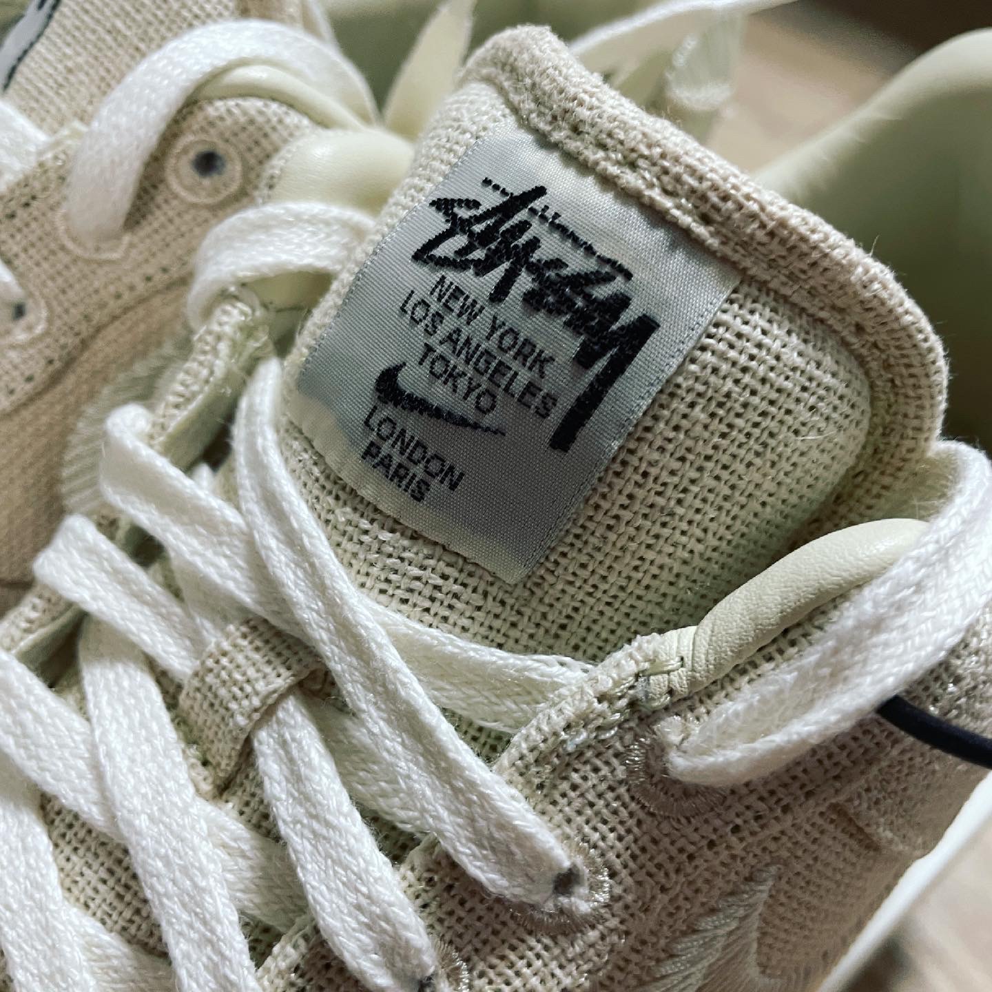 Nike x Stussy Air Force 1 Low Fossil 착용 스타일 - 4