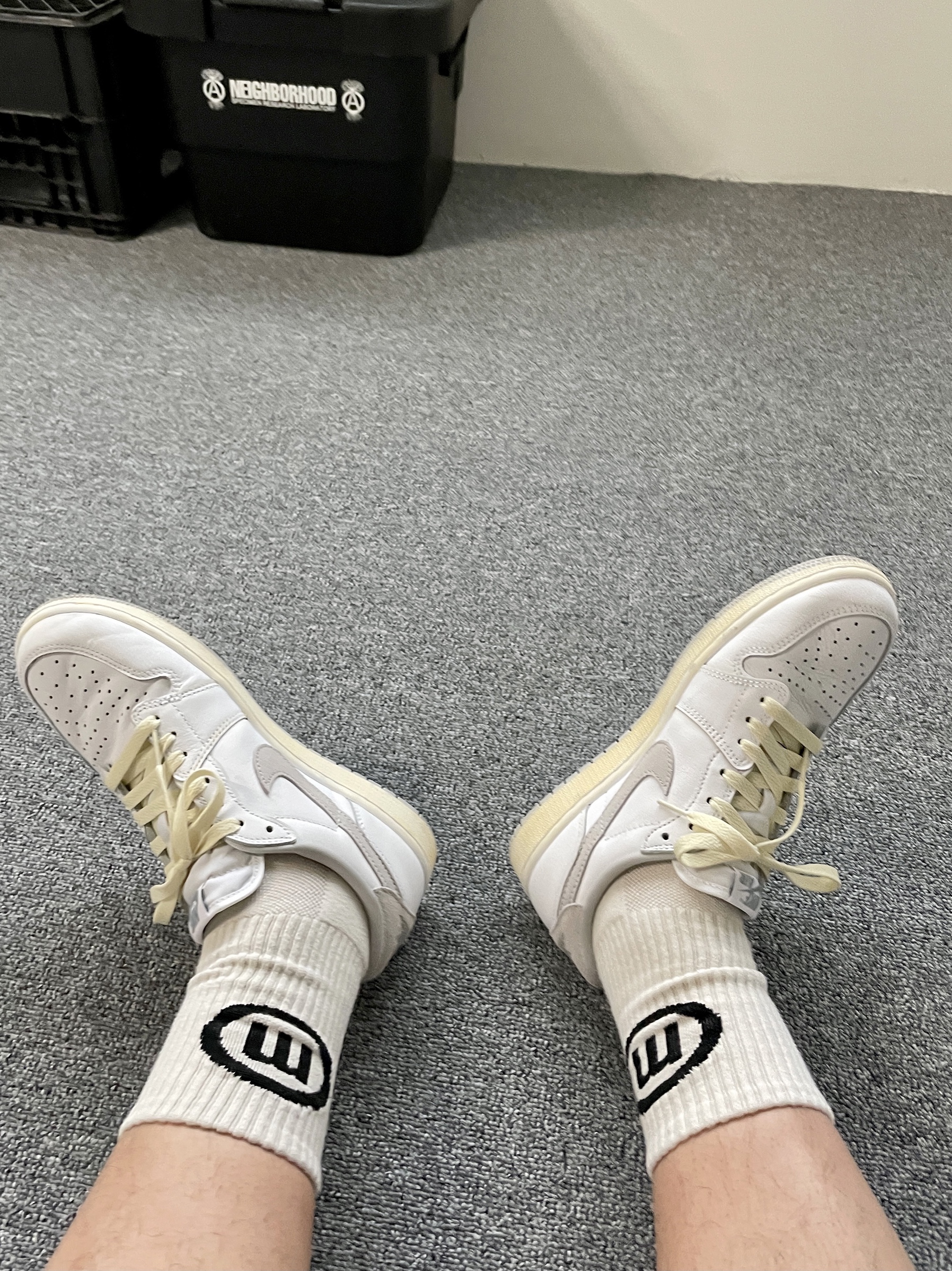 Jordan 1 Low OG Neutral Grey 착용 스타일 - 2